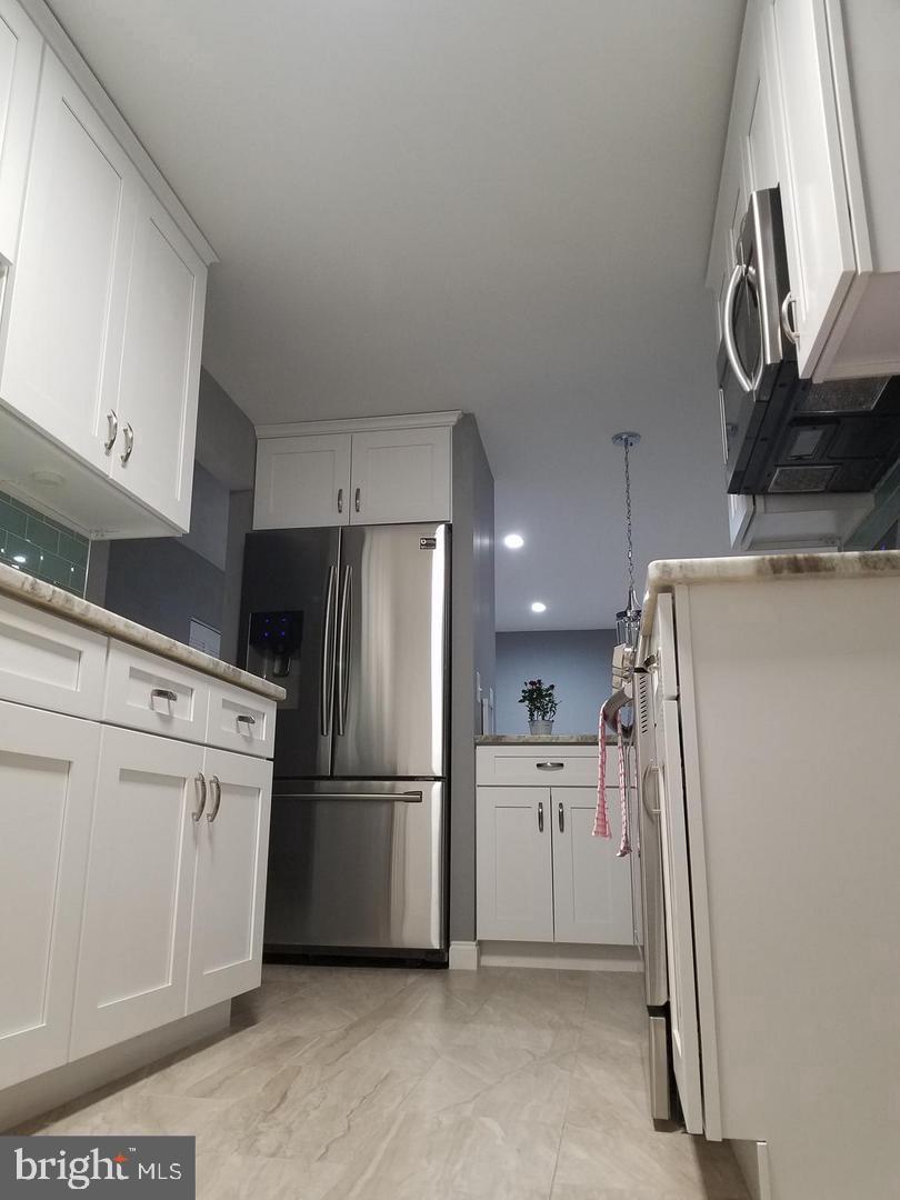 HUNTLEY SQUARE CONDOMINIUMS - Residential