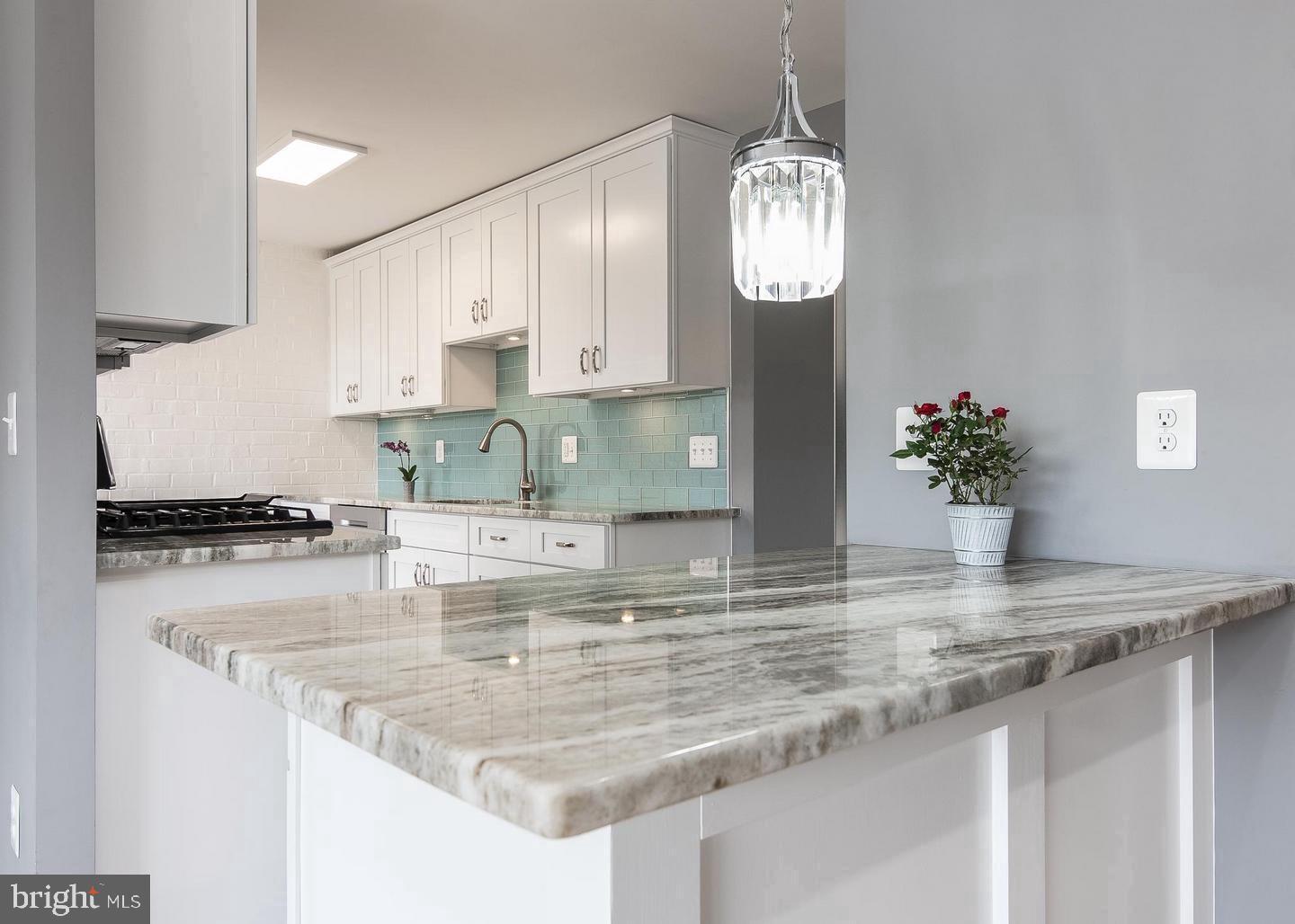 HUNTLEY SQUARE CONDOMINIUMS - Residential