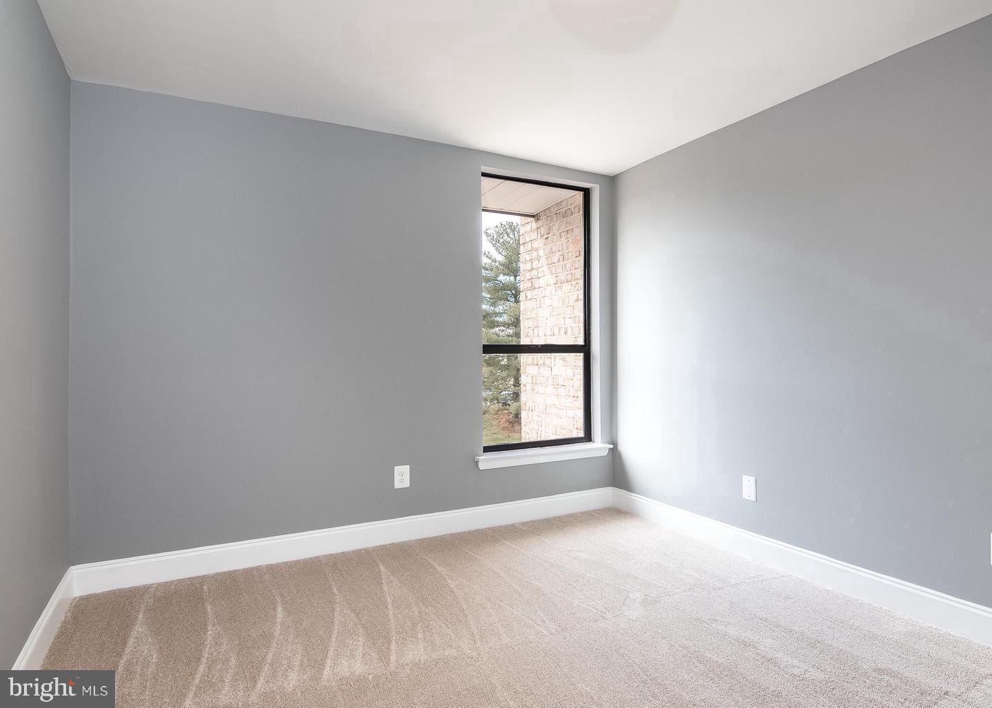 HUNTLEY SQUARE CONDOMINIUMS - Residential