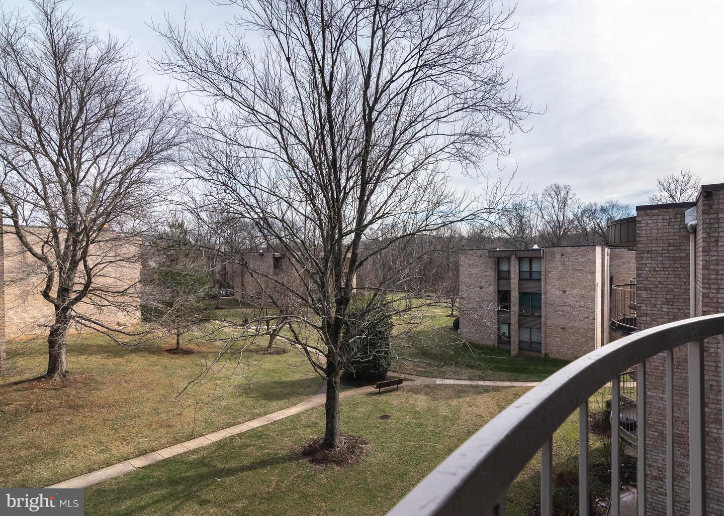 HUNTLEY SQUARE CONDOMINIUMS - Residential