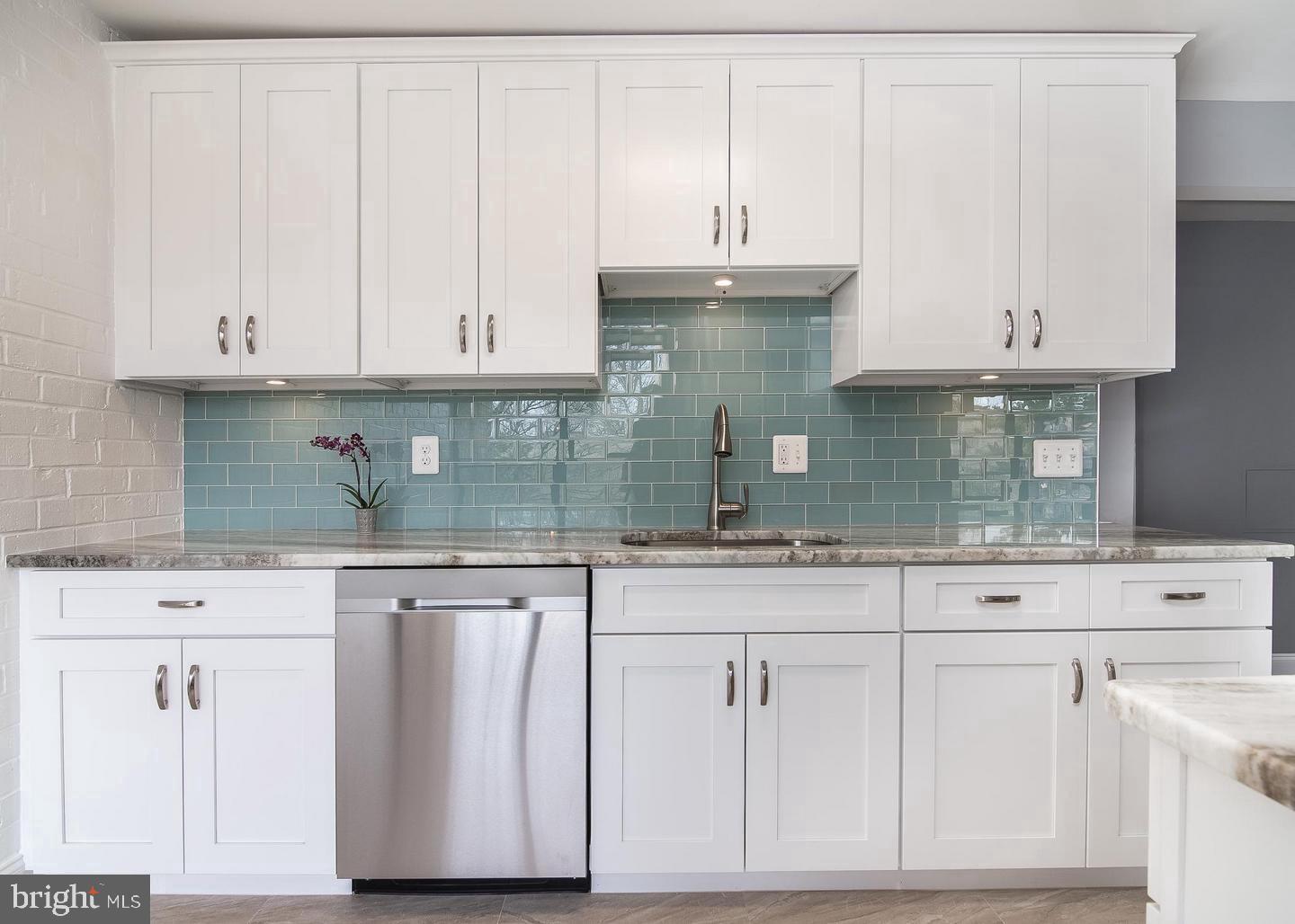 HUNTLEY SQUARE CONDOMINIUMS - Residential