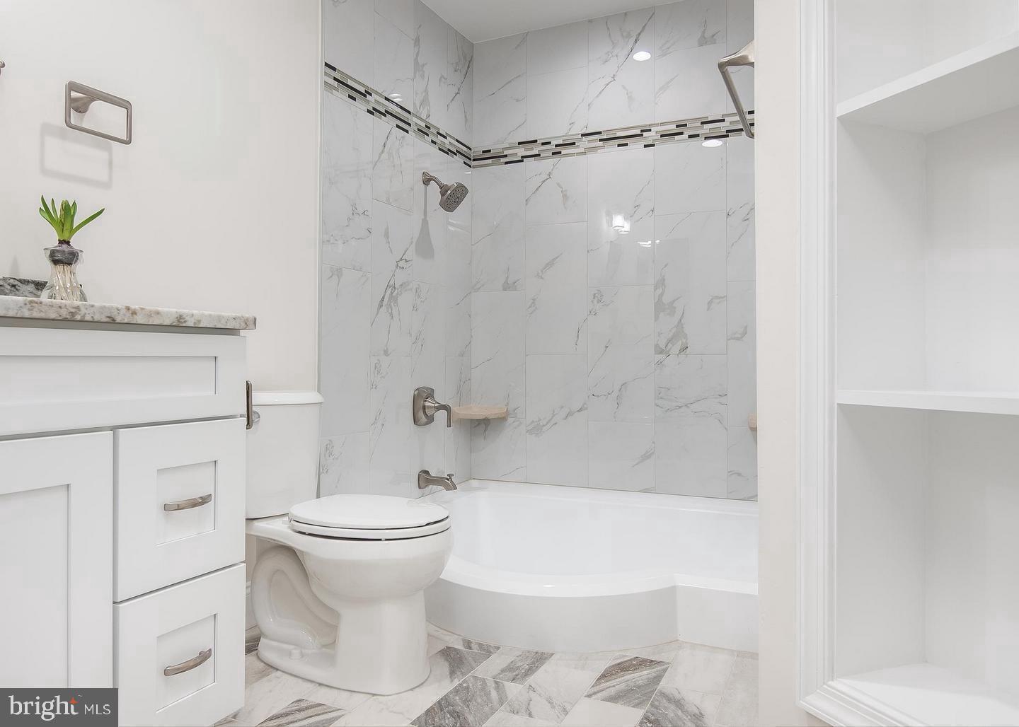 HUNTLEY SQUARE CONDOMINIUMS - Residential