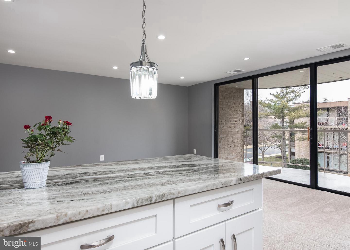 HUNTLEY SQUARE CONDOMINIUMS - Residential