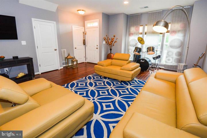 EMBREY MILL - Residential Lease