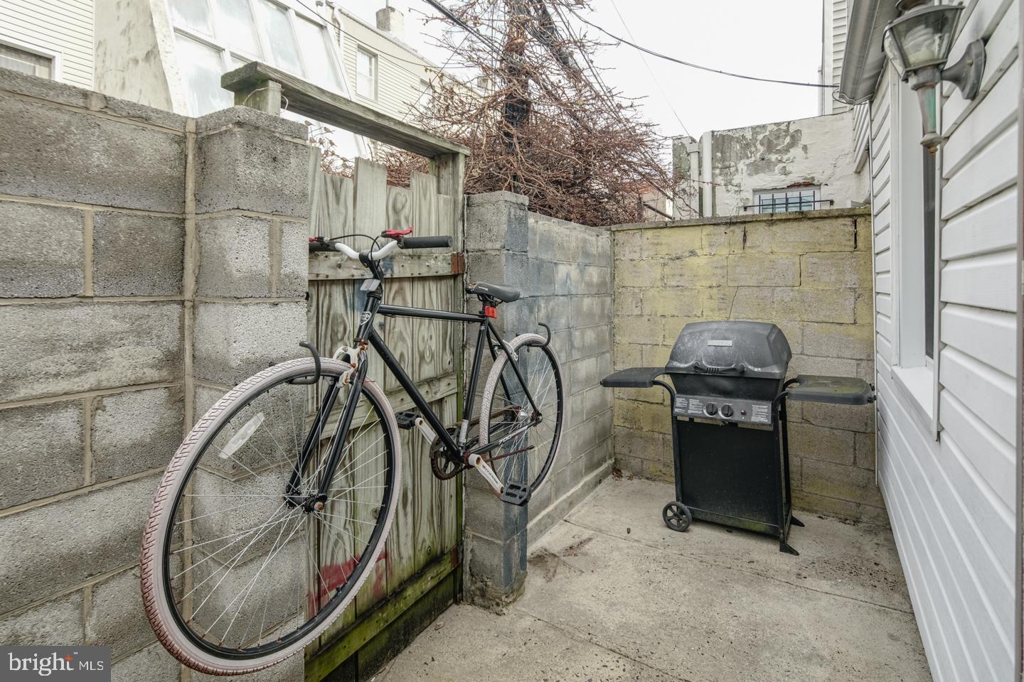 DICKINSON NARROWS - Residential Lease