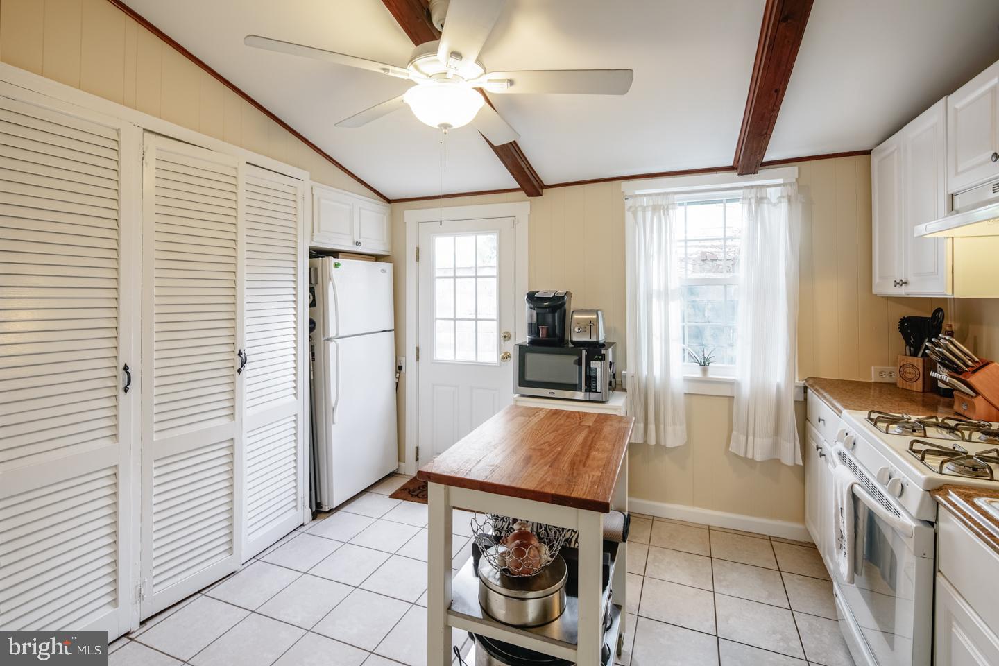 DICKINSON NARROWS - Residential Lease