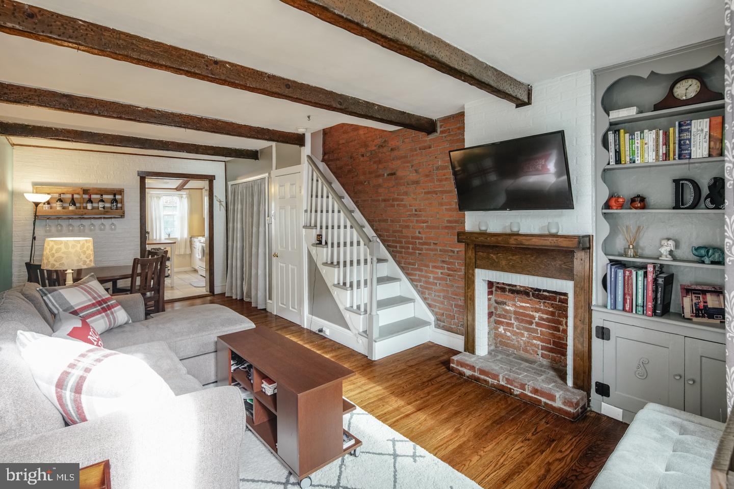 DICKINSON NARROWS - Residential Lease