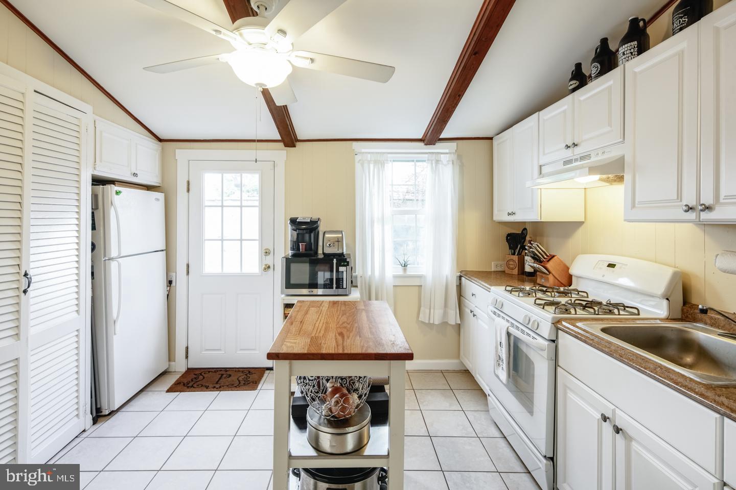 DICKINSON NARROWS - Residential Lease