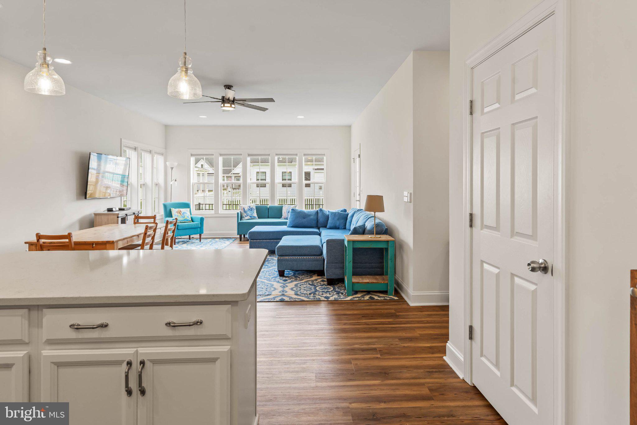 CAPTAINS WAY - Residential