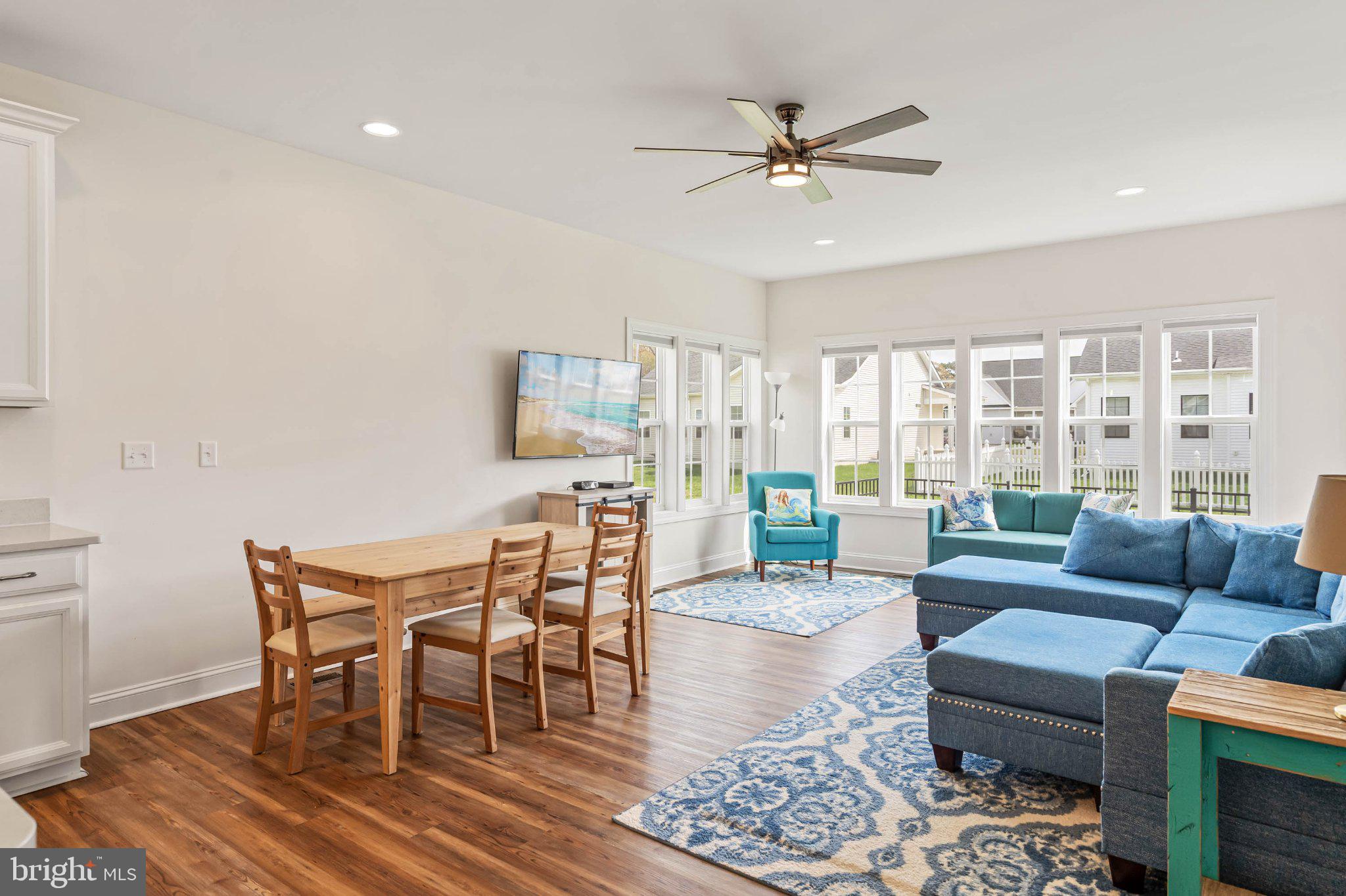 CAPTAINS WAY - Residential