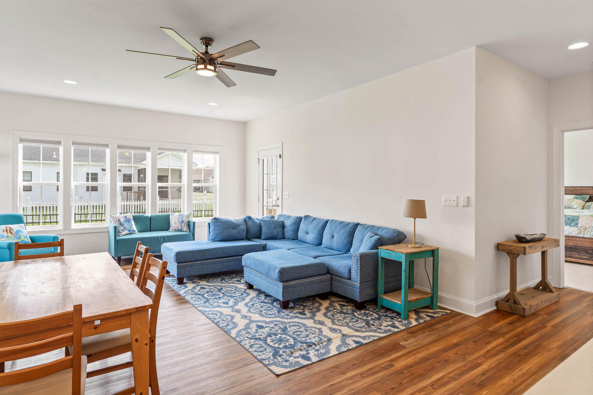 CAPTAINS WAY - Residential