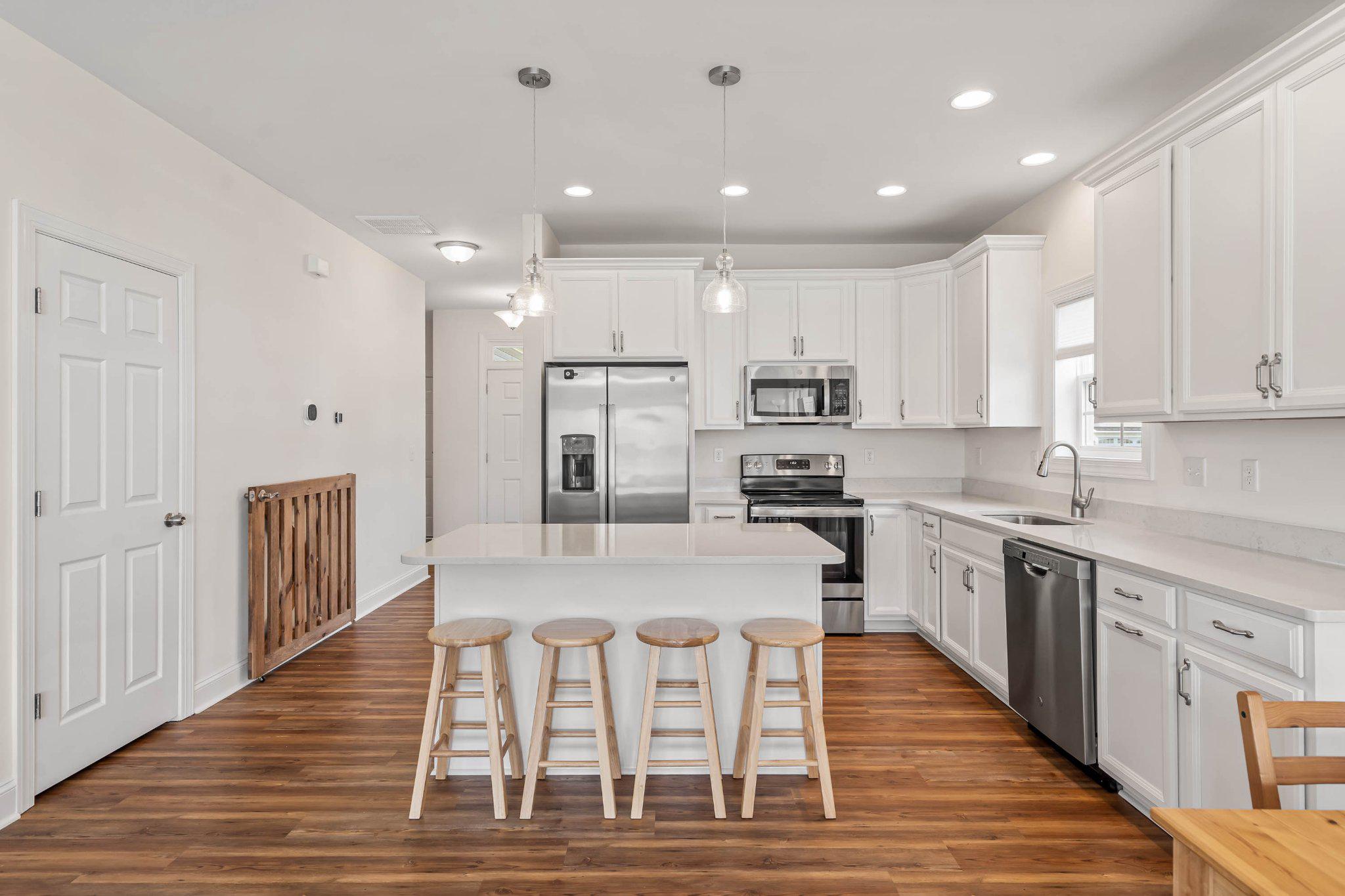 CAPTAINS WAY - Residential