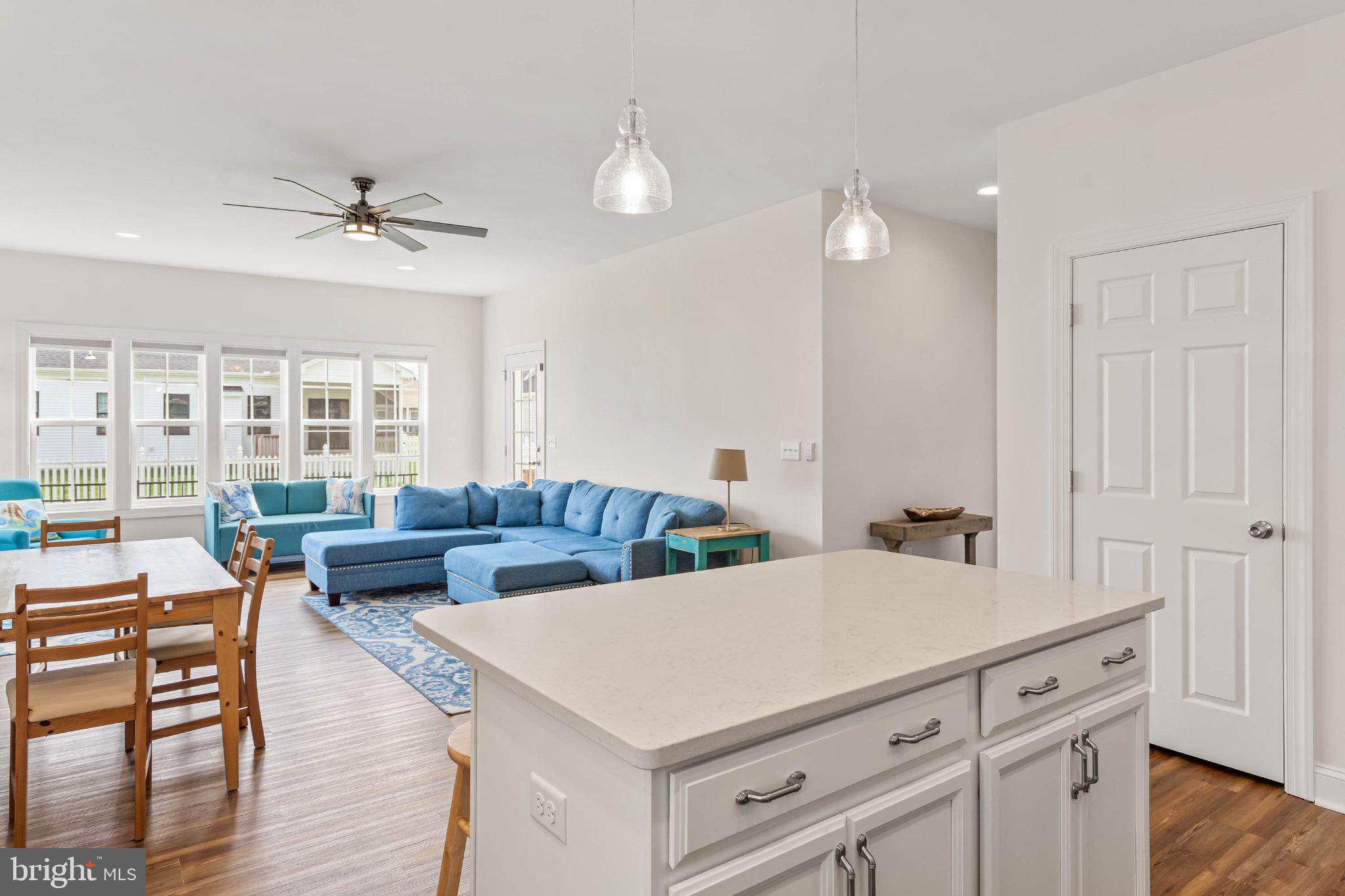 CAPTAINS WAY - Residential