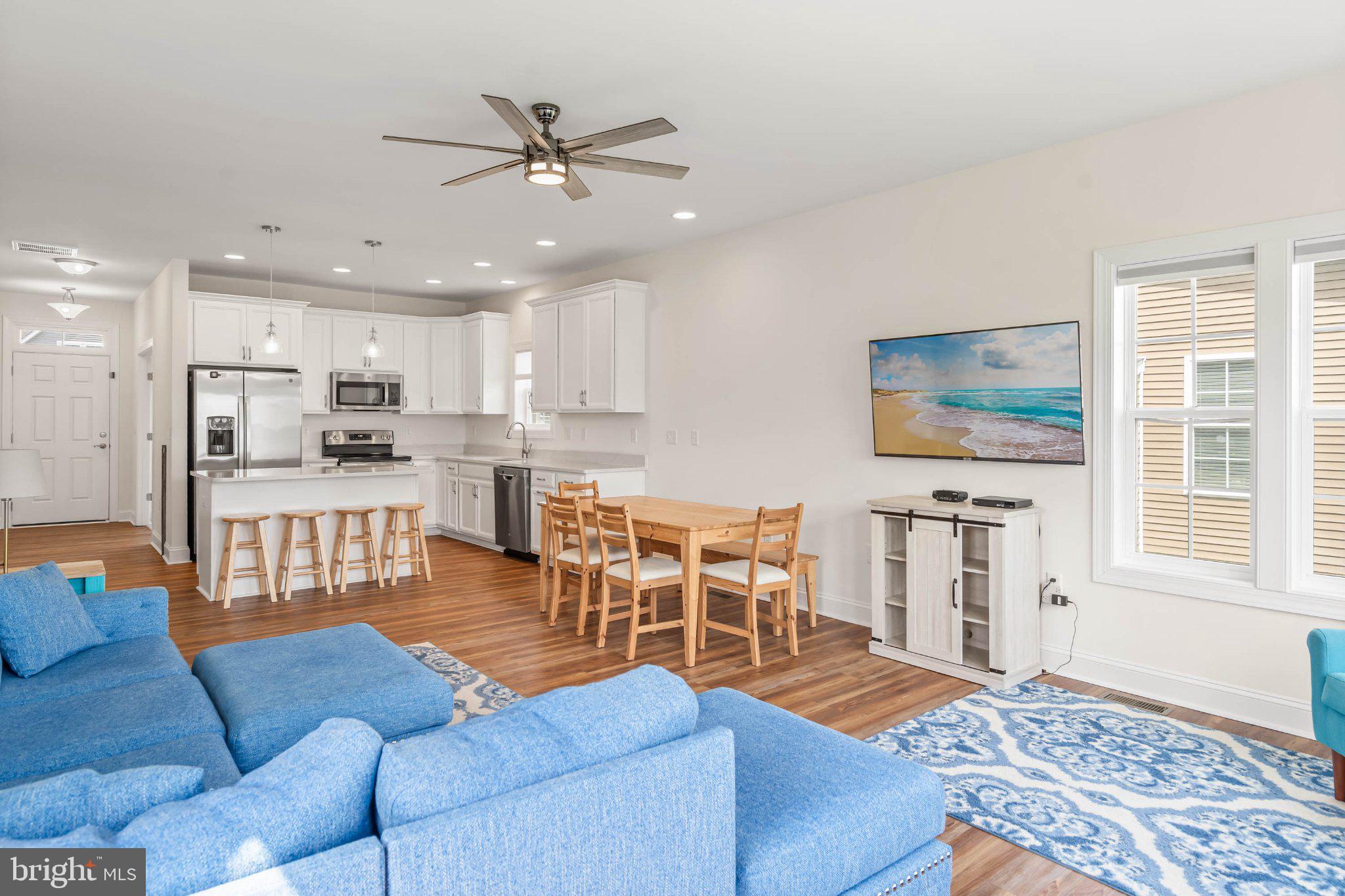 CAPTAINS WAY - Residential
