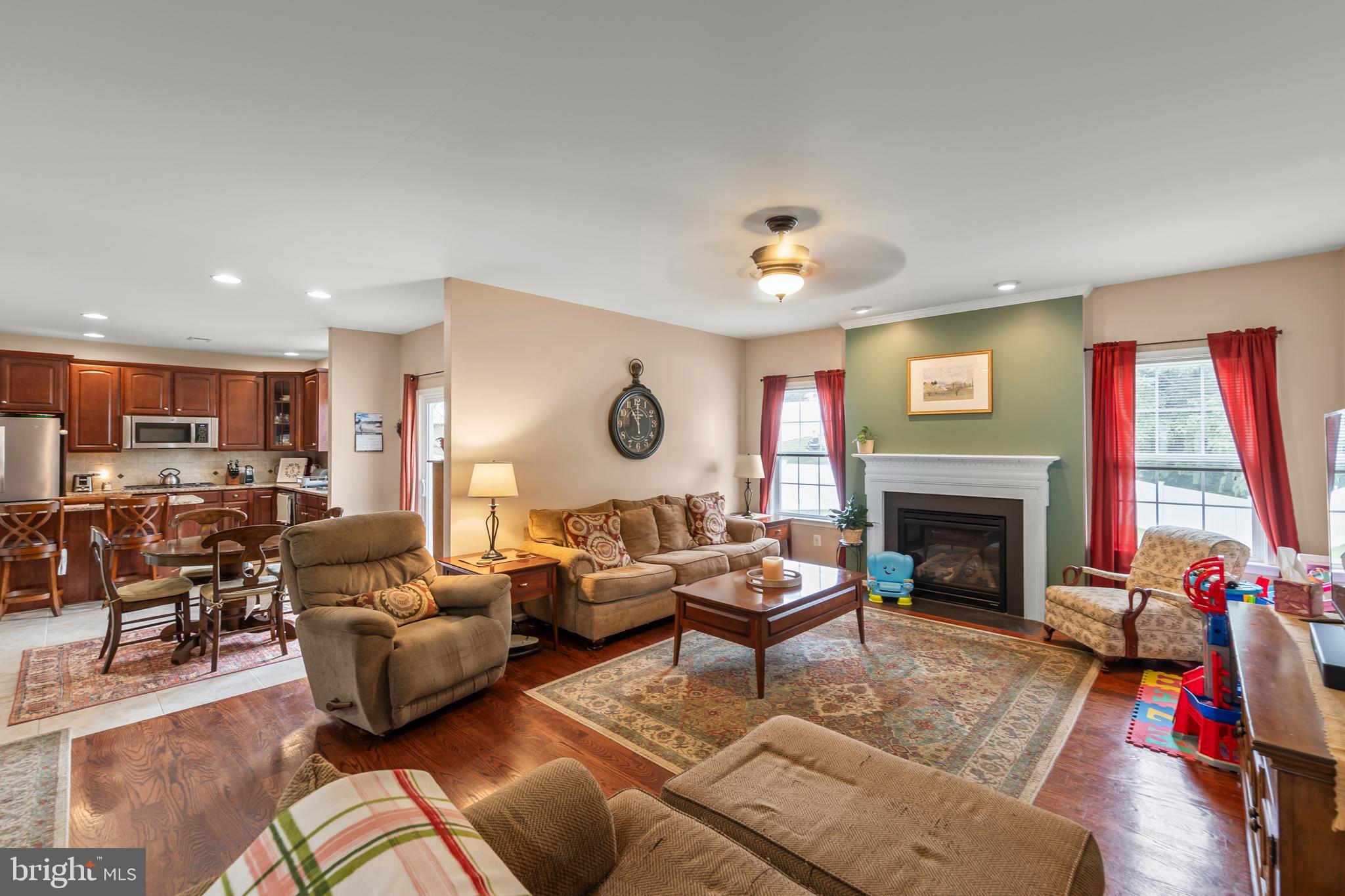 ROLLING HILLS ESTATES - Residential