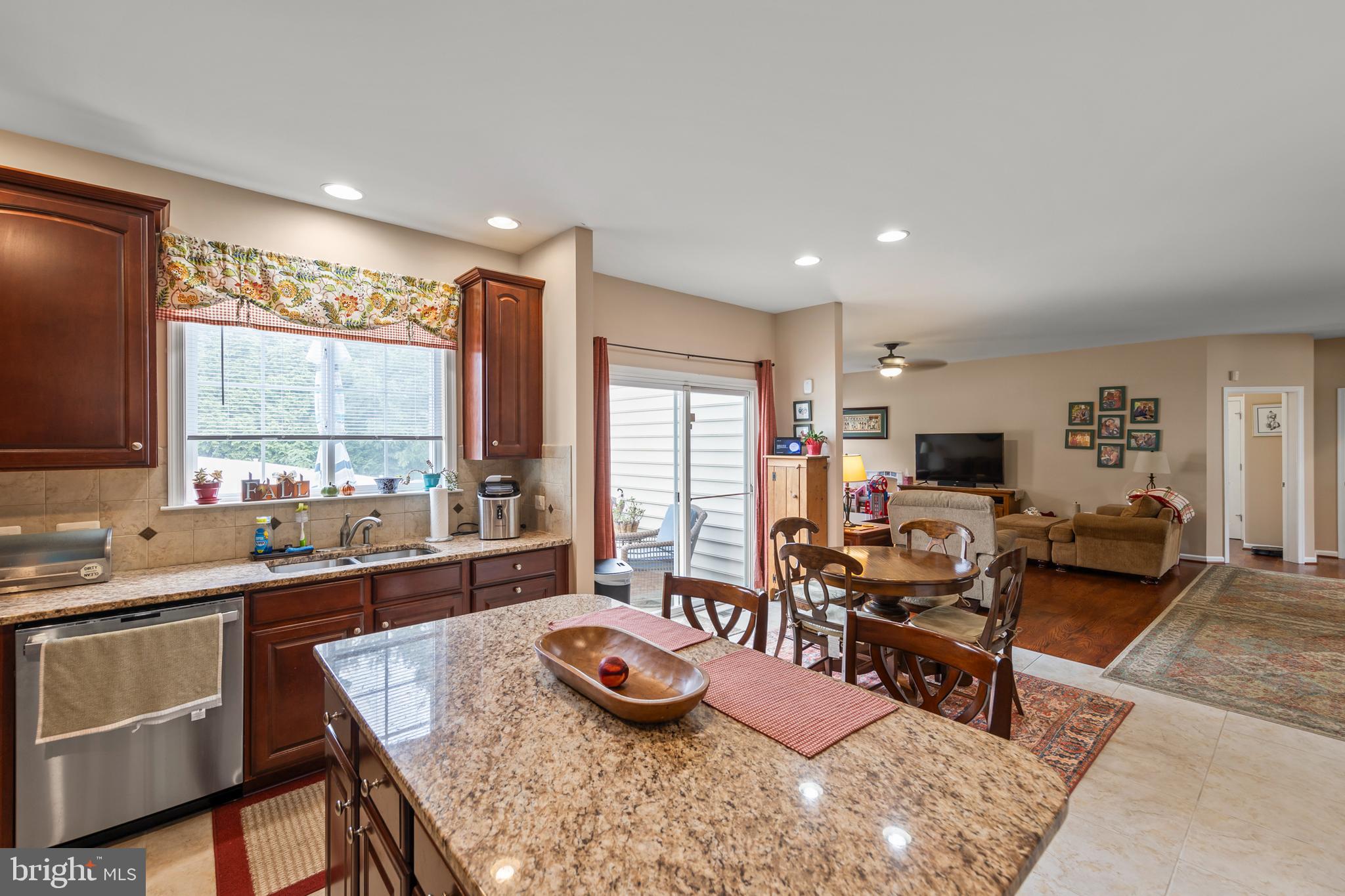 ROLLING HILLS ESTATES - Residential