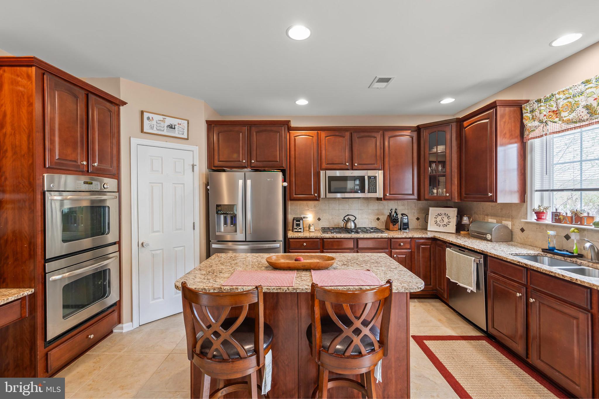 ROLLING HILLS ESTATES - Residential