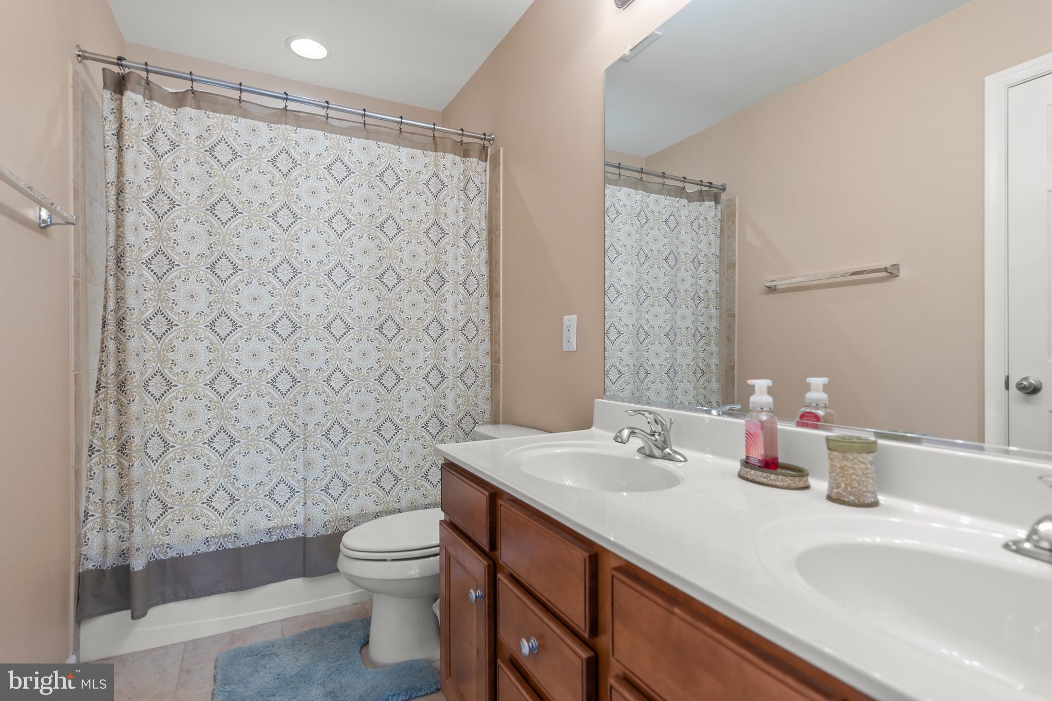 ROLLING HILLS ESTATES - Residential