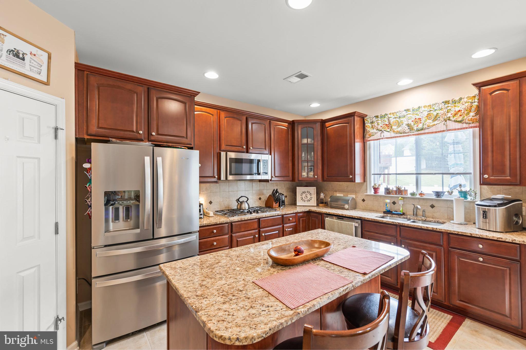 ROLLING HILLS ESTATES - Residential