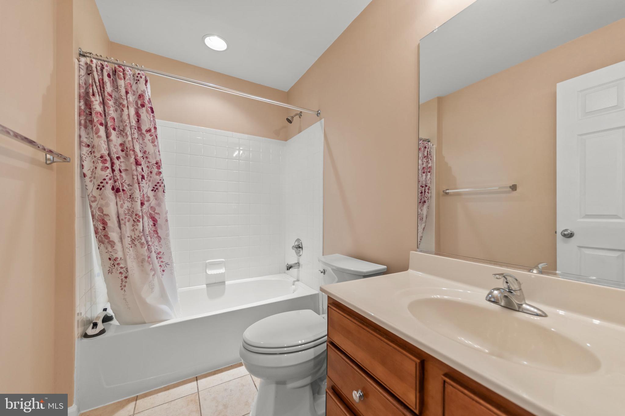 ROLLING HILLS ESTATES - Residential