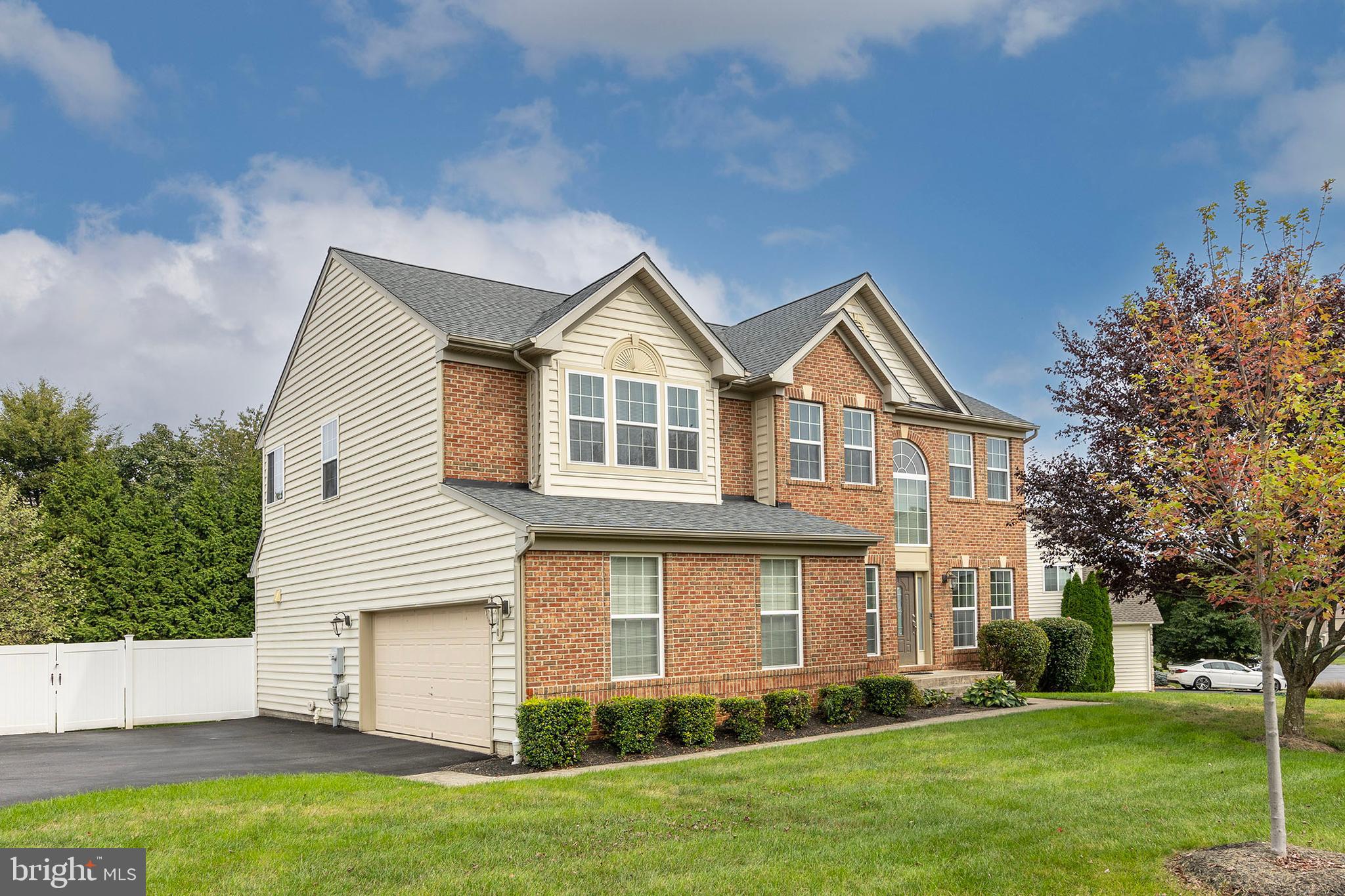 ROLLING HILLS ESTATES - Residential