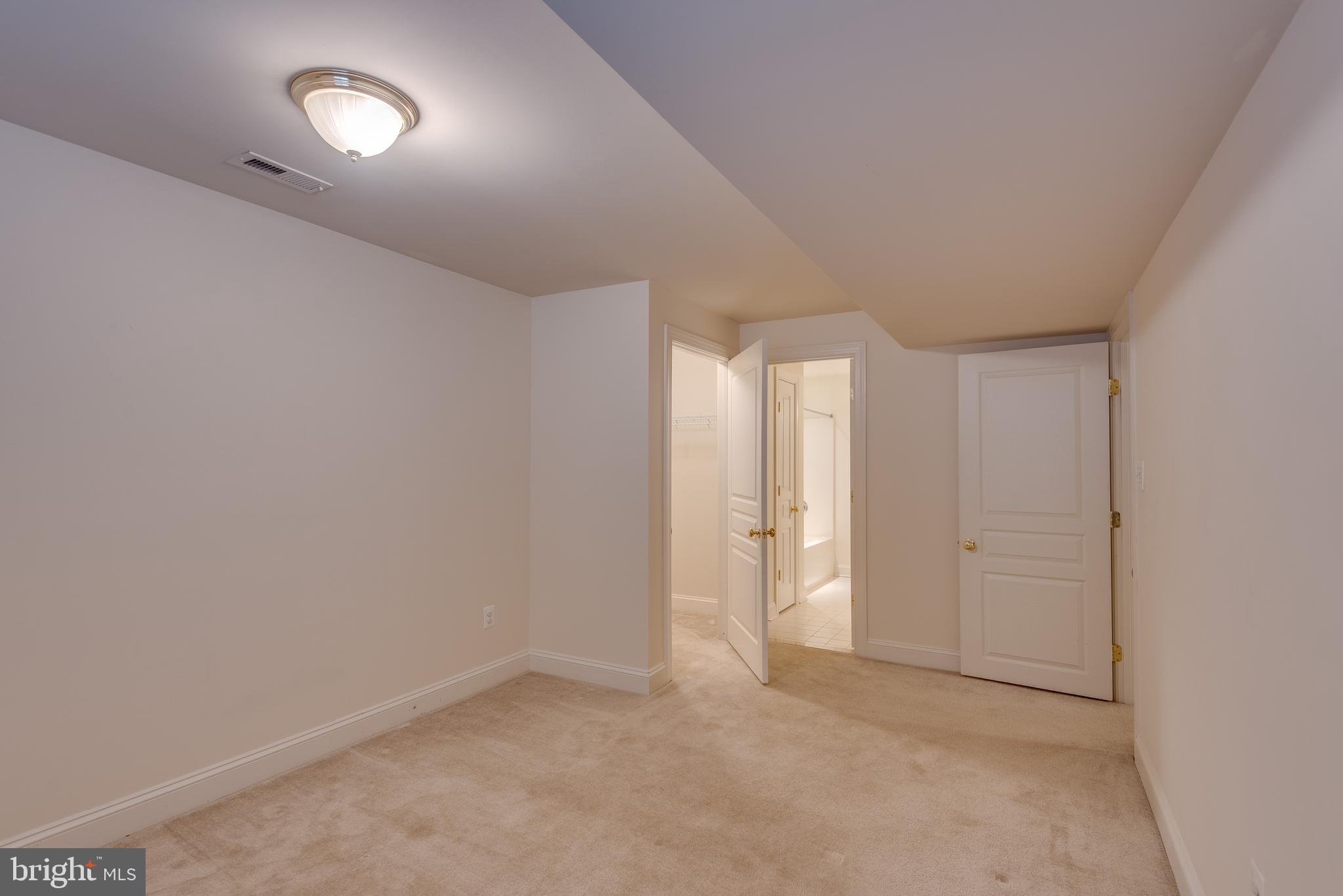 LEONARDS GRANT - Residential Lease