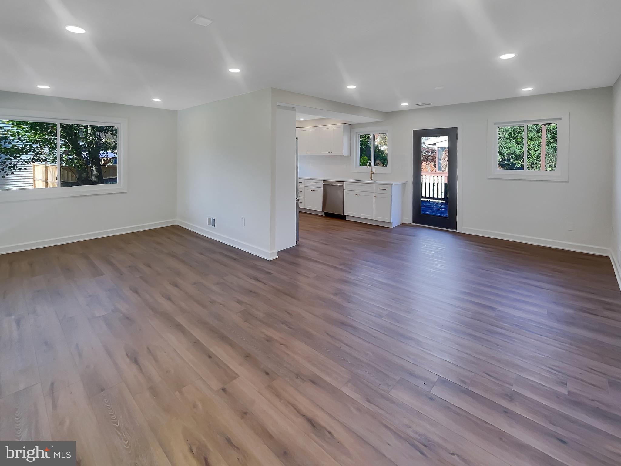 STONEYBROOKE - Residential