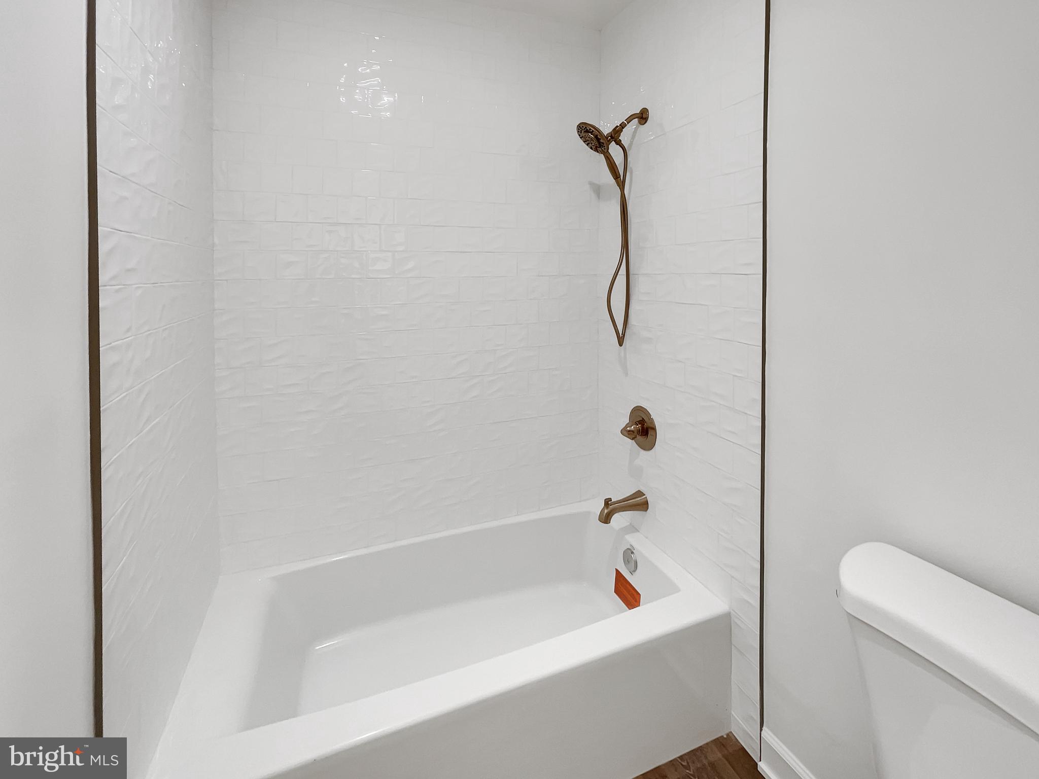 STONEYBROOKE - Residential