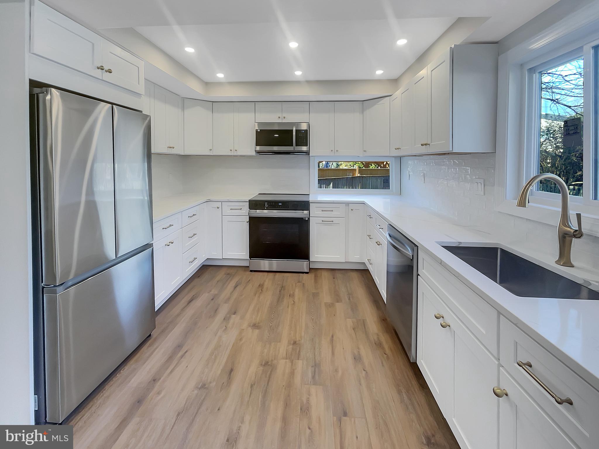 STONEYBROOKE - Residential