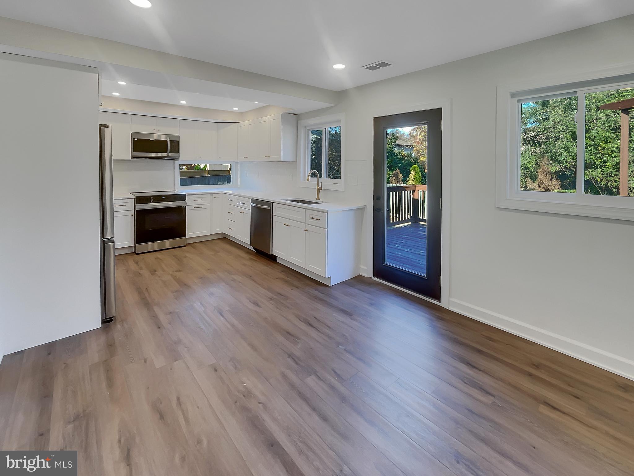 STONEYBROOKE - Residential