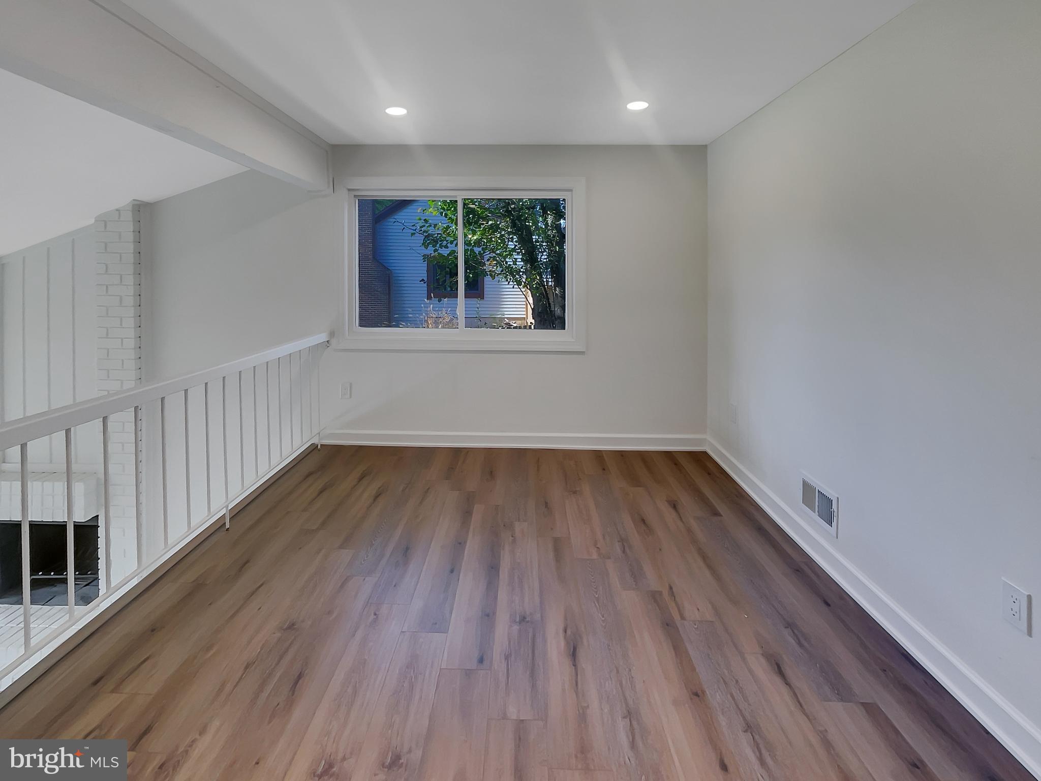 STONEYBROOKE - Residential