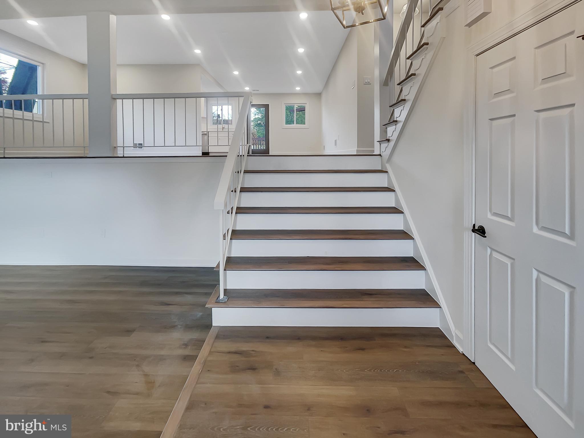 STONEYBROOKE - Residential