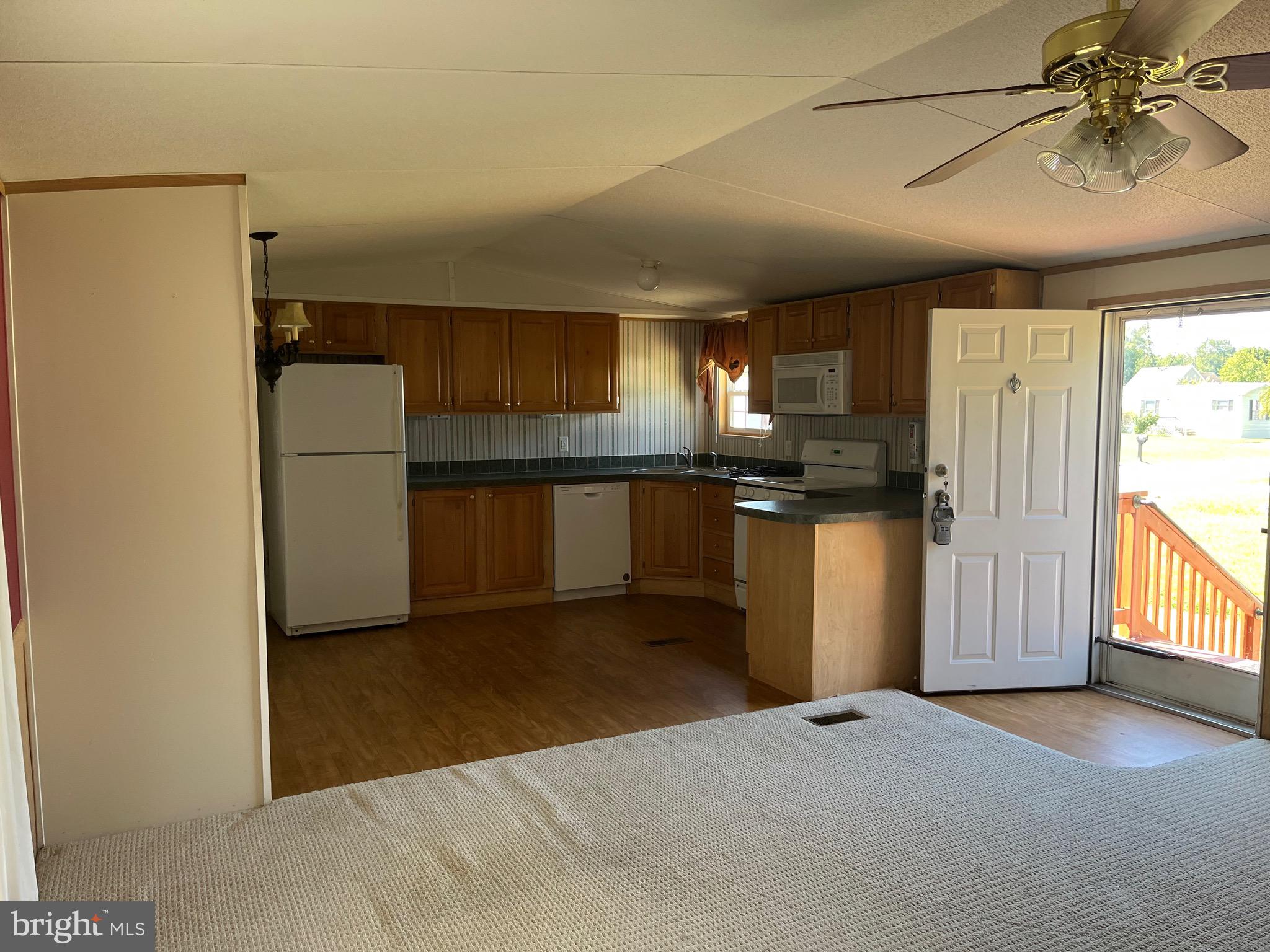 STRAWBERRY VILLAGE - Residential