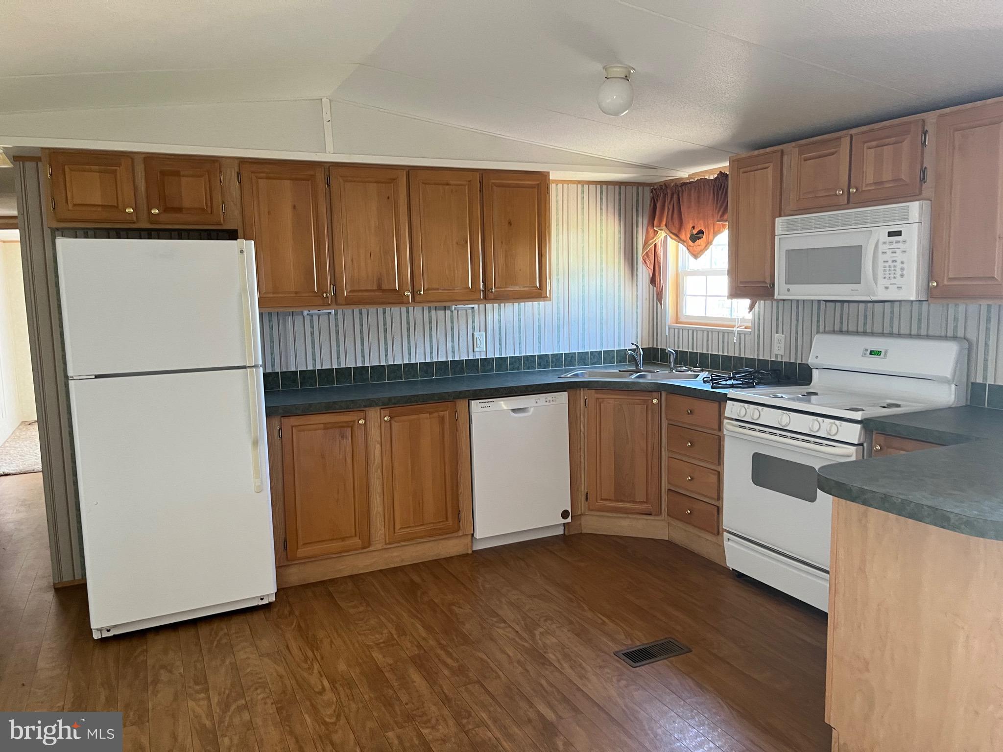 STRAWBERRY VILLAGE - Residential