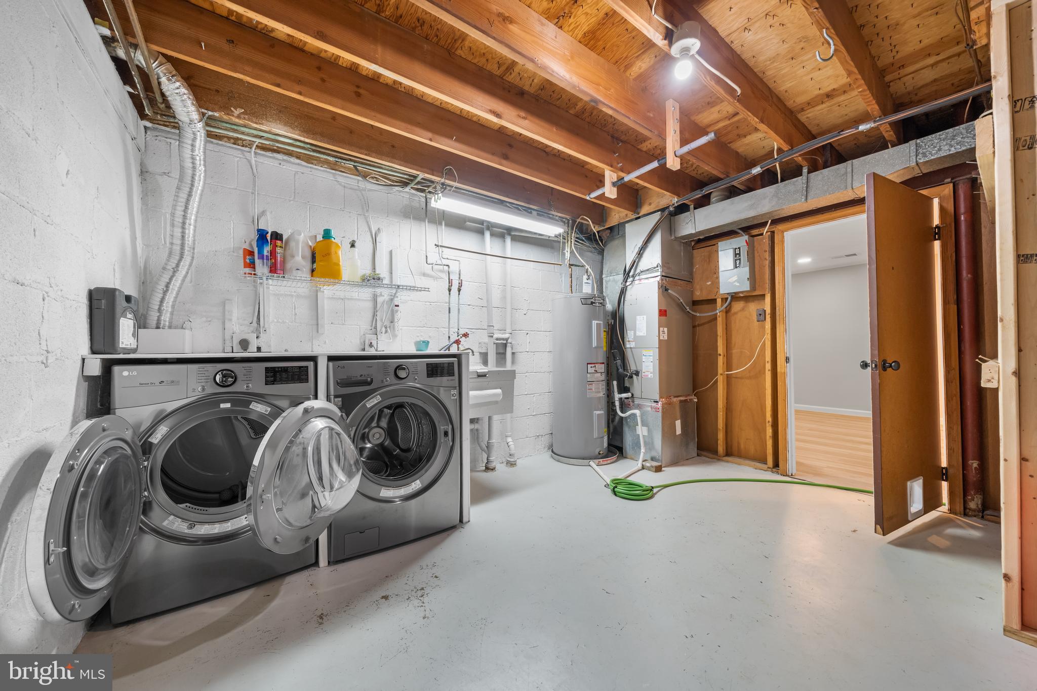 NEWINGTON STATION - Residential