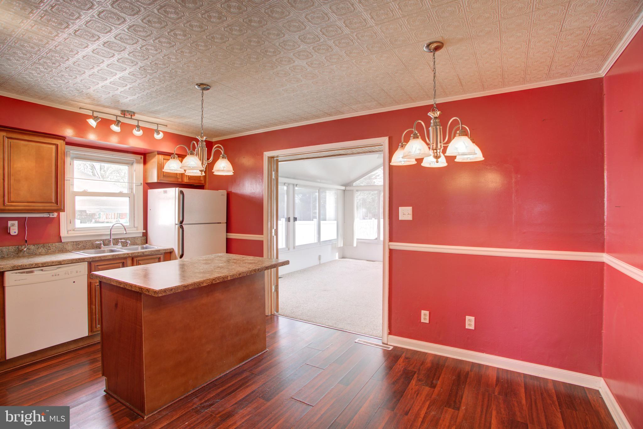 825 DEVENNEY DRIVE