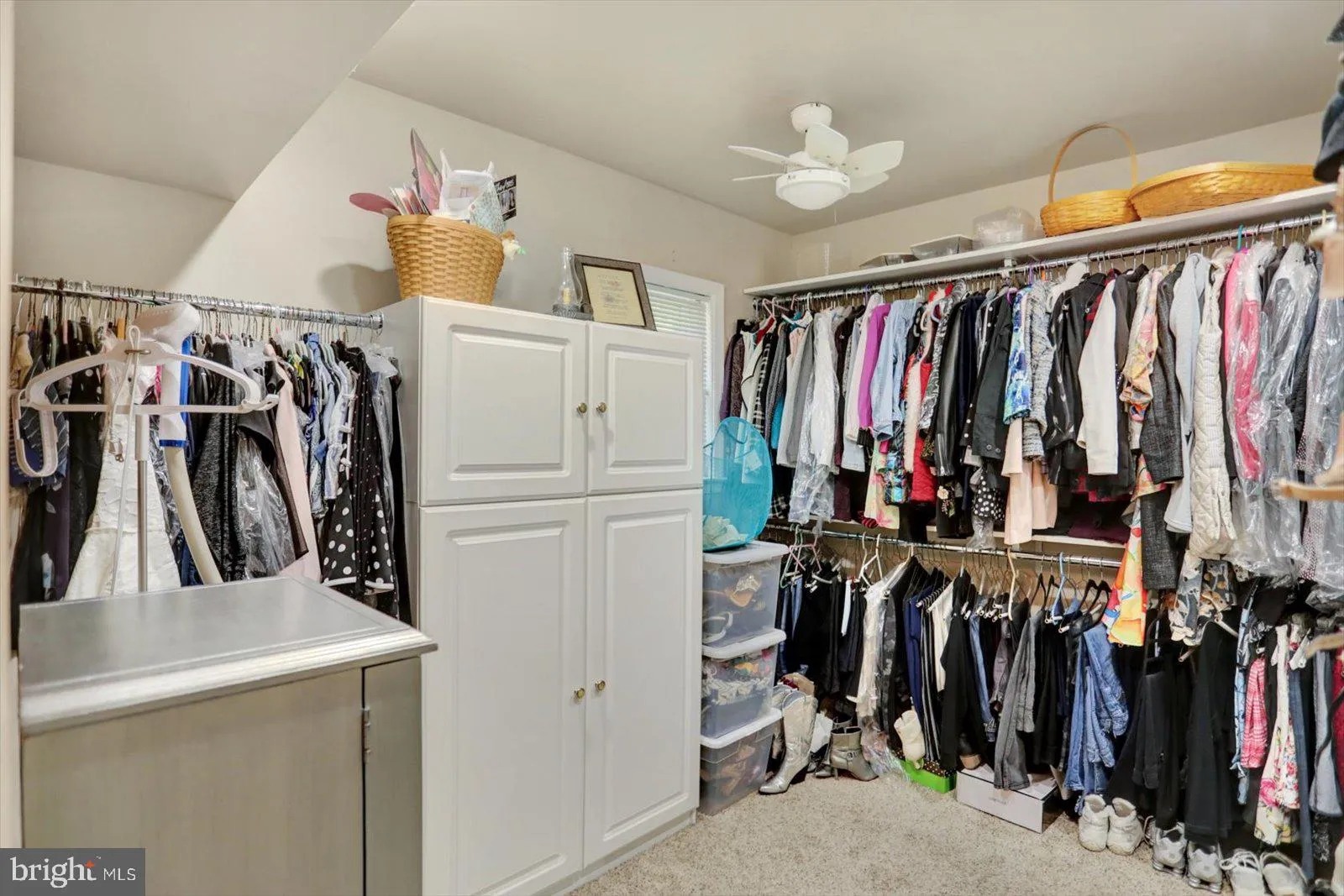 York, Pennsylvania 17406, United States, 3 Bedrooms Bedrooms, ,3 BathroomsBathrooms,Residential,Pending,135722