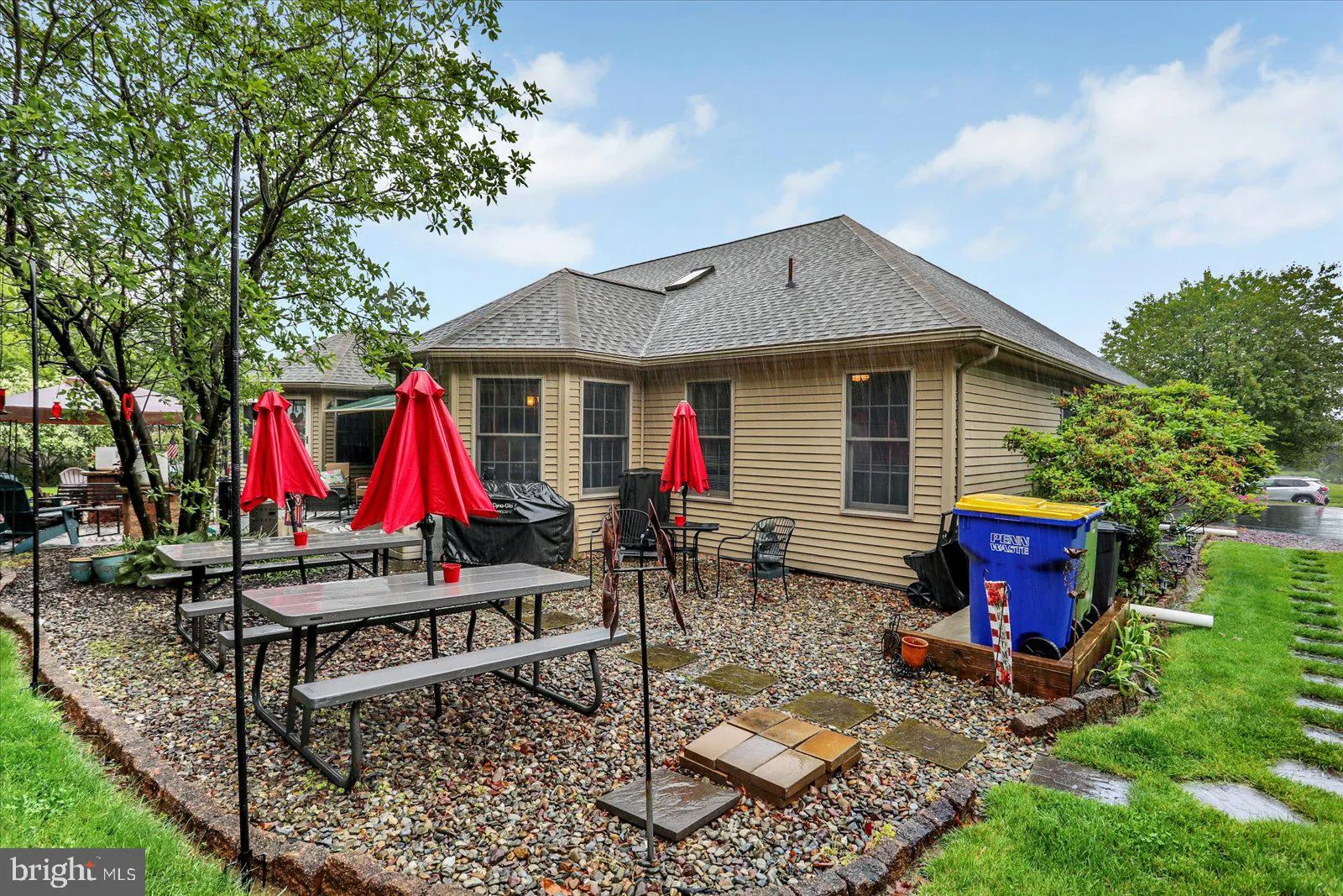 York, Pennsylvania 17406, United States, 3 Bedrooms Bedrooms, ,3 BathroomsBathrooms,Residential,Pending,135722