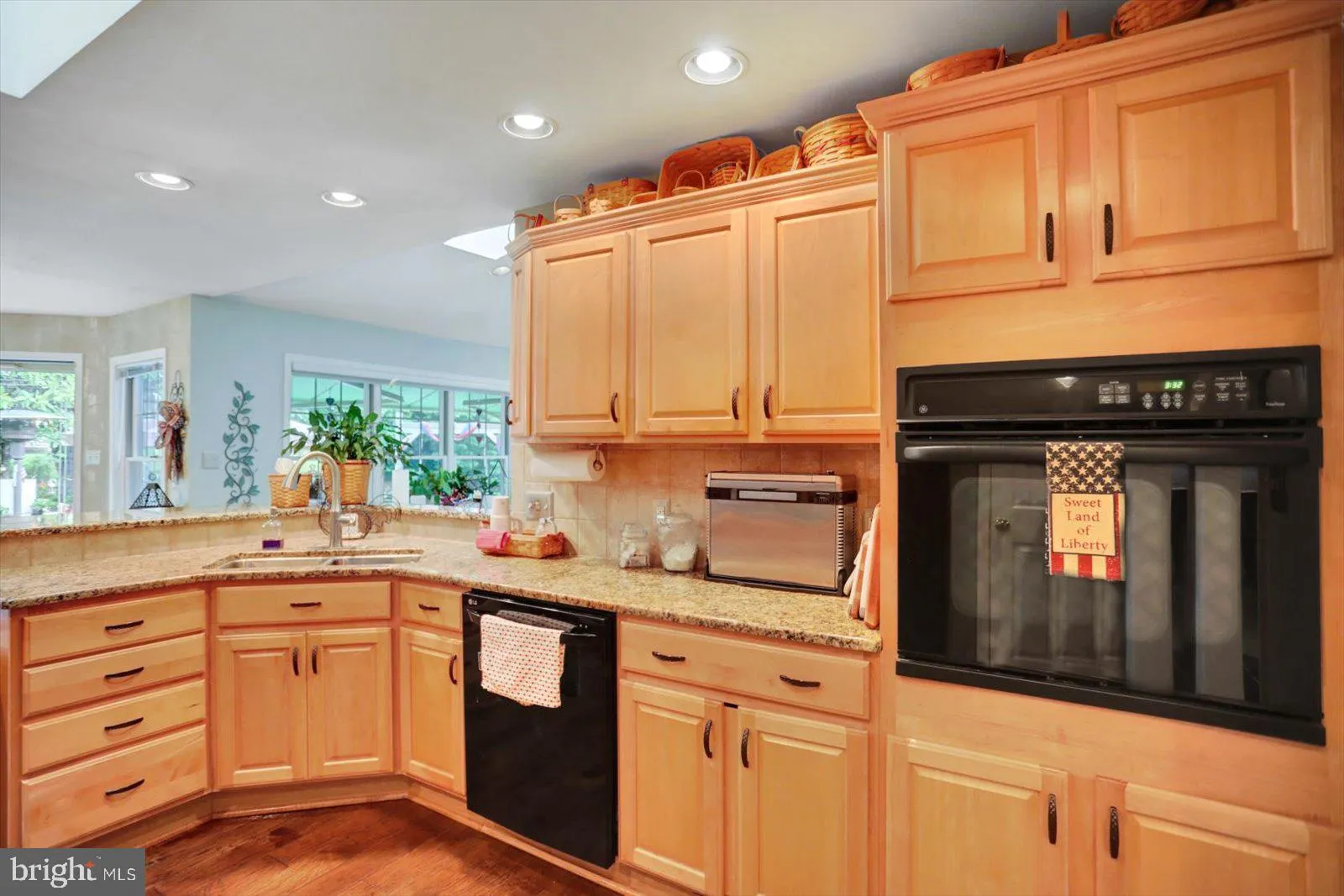 York, Pennsylvania 17406, United States, 3 Bedrooms Bedrooms, ,3 BathroomsBathrooms,Residential,Pending,135722