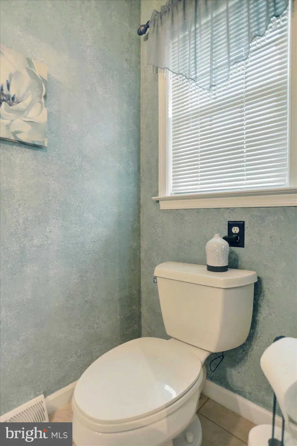 York, Pennsylvania 17406, United States, 3 Bedrooms Bedrooms, ,3 BathroomsBathrooms,Residential,Pending,135722