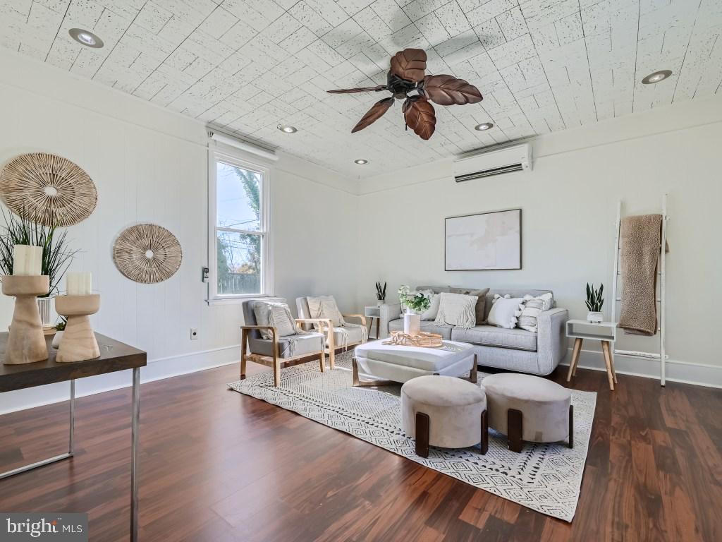 LOCH HILL - Residential