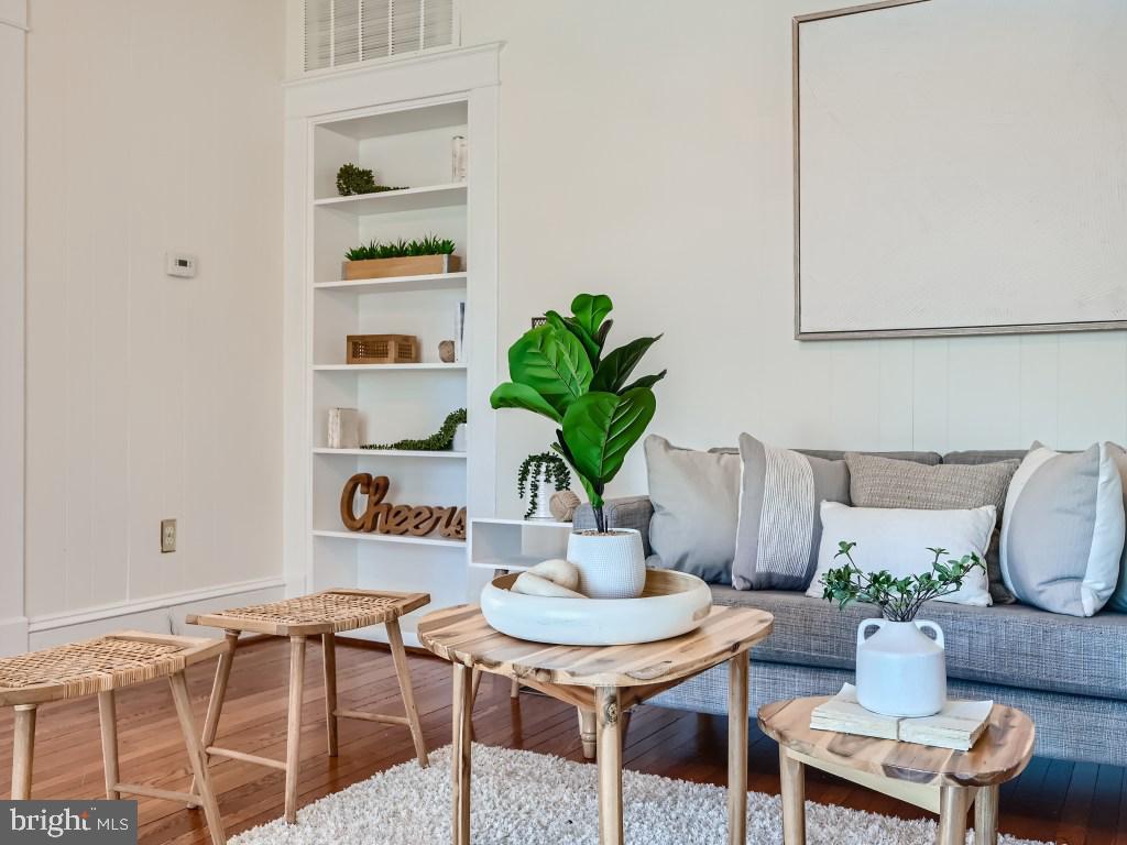 LOCH HILL - Residential