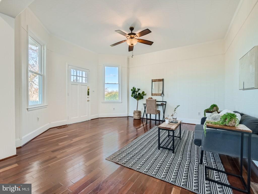 LOCH HILL - Residential