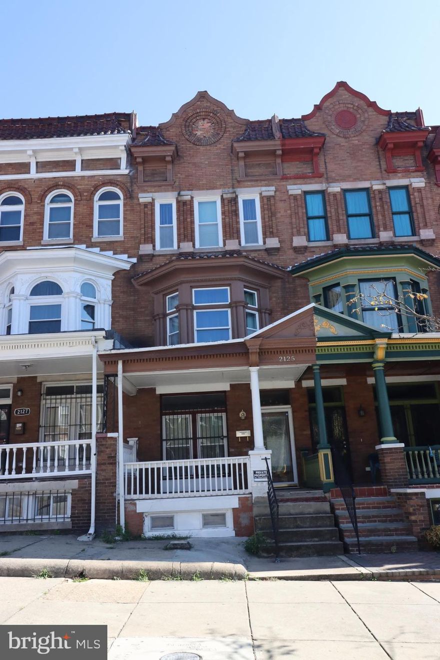 Great large 6 bedroom/3 full bath home in the centrally located Barclay neighborhood near public transportation.