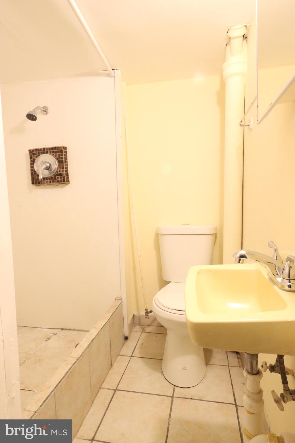 BARCLAY - Residential Lease