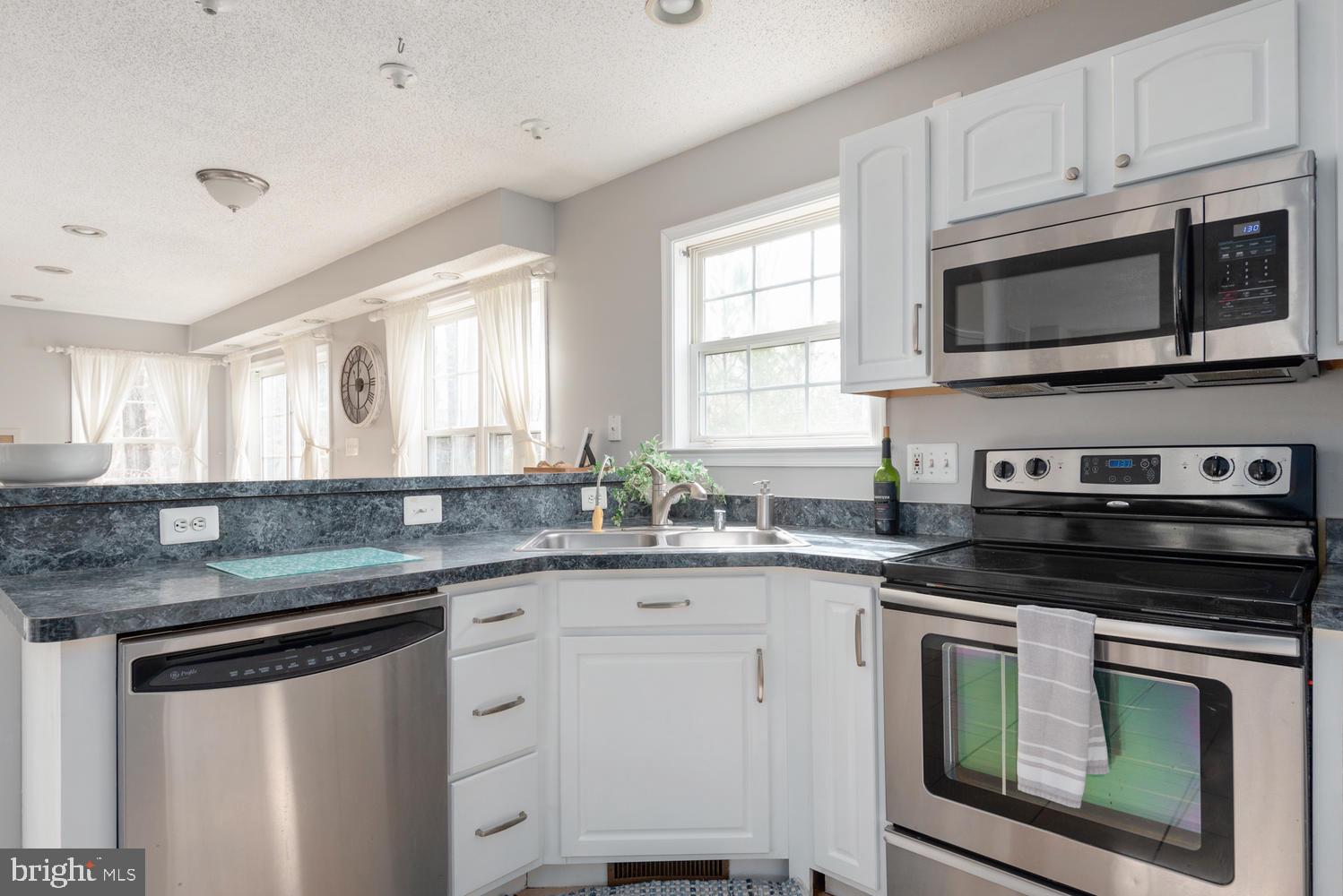 PRESIDENTIAL LAKES - Residential