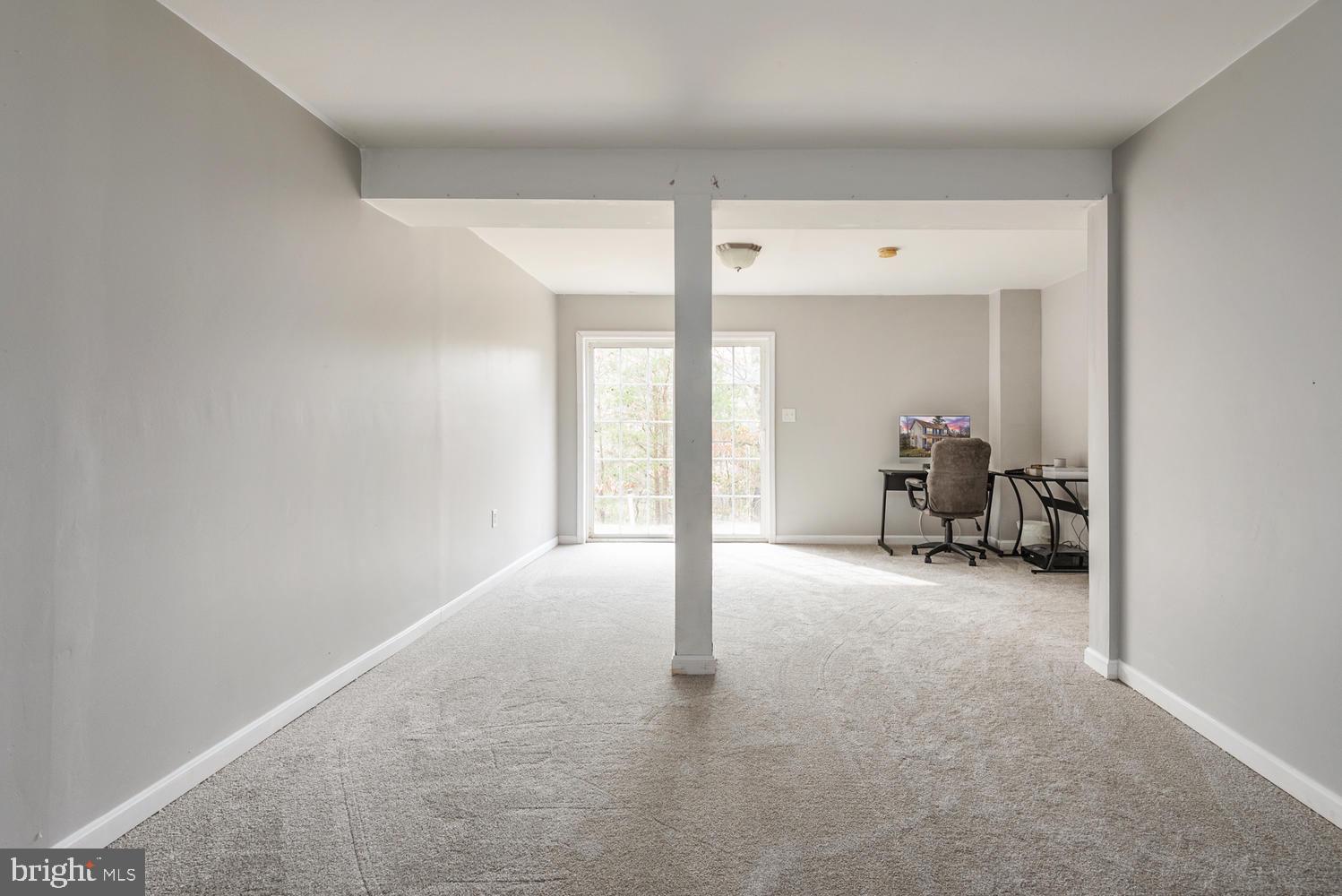 PRESIDENTIAL LAKES - Residential