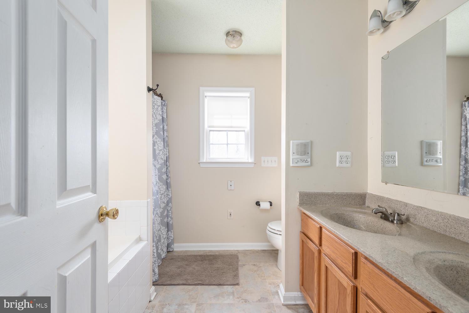 PRESIDENTIAL LAKES - Residential