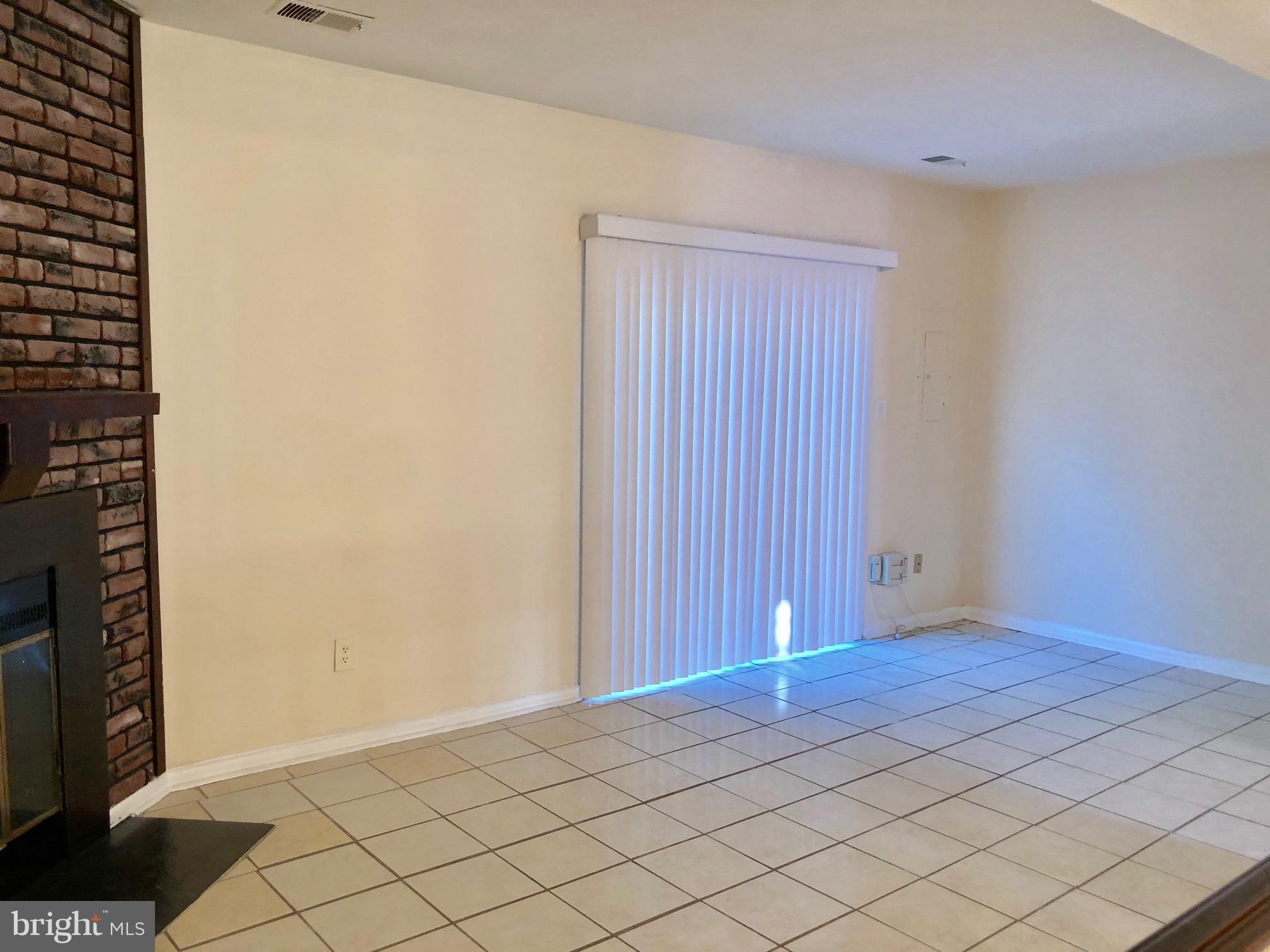 REFLECTION LAKE - Residential Lease