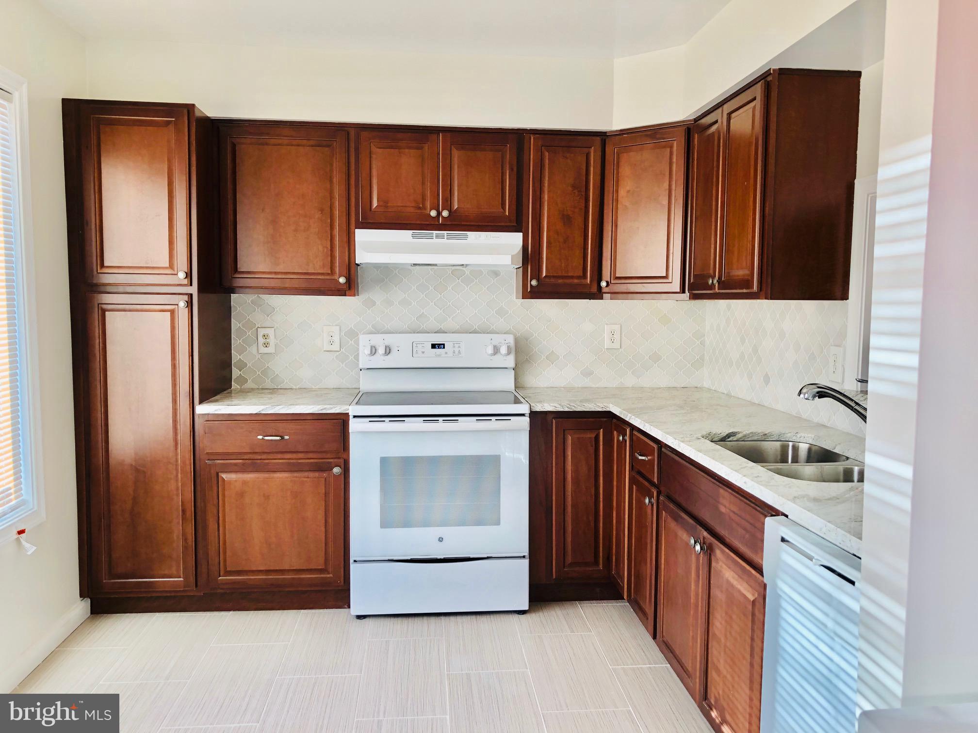 REFLECTION LAKE - Residential Lease